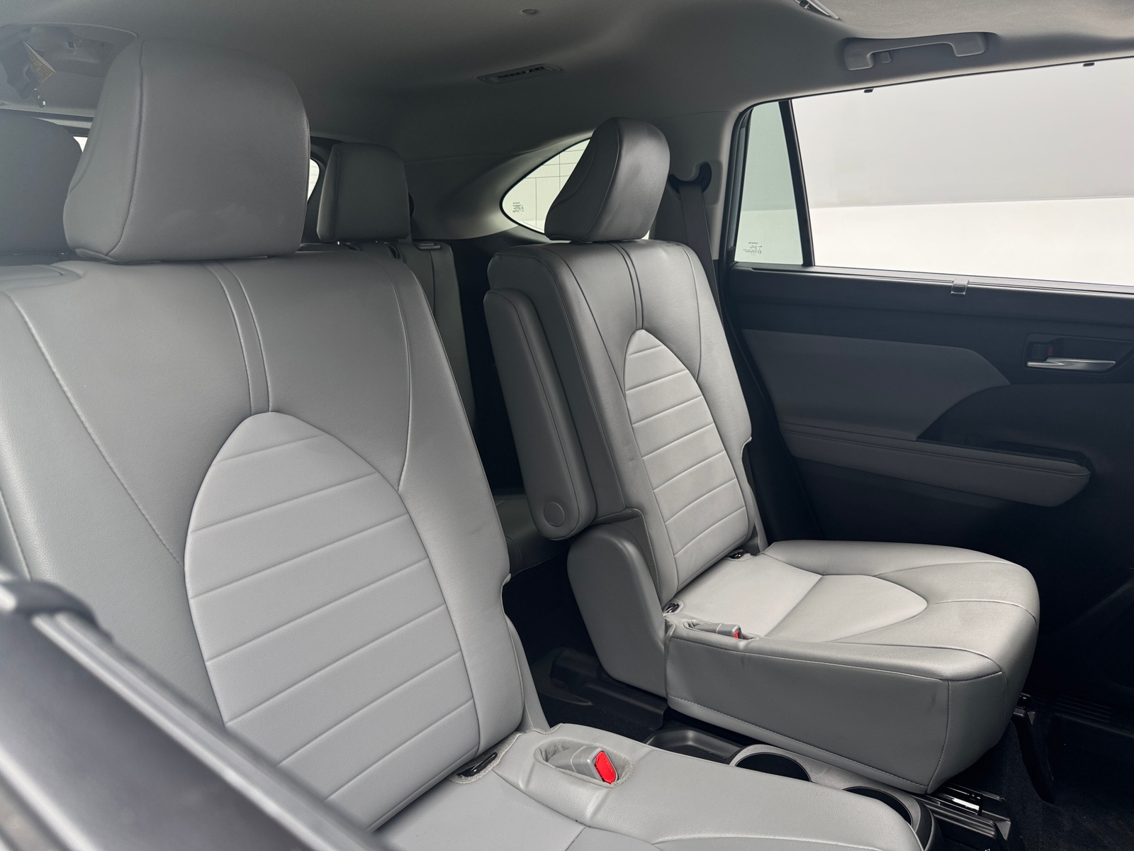 Thumbnail: 2022 Toyota Highlander - 5