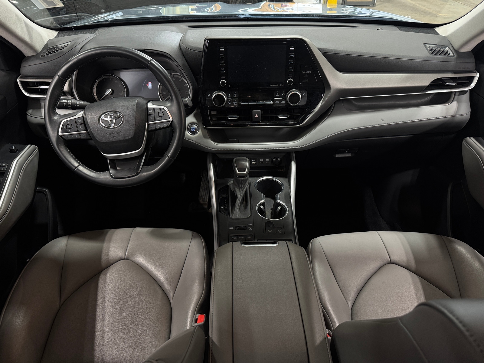 Thumbnail: 2022 Toyota Highlander - 2