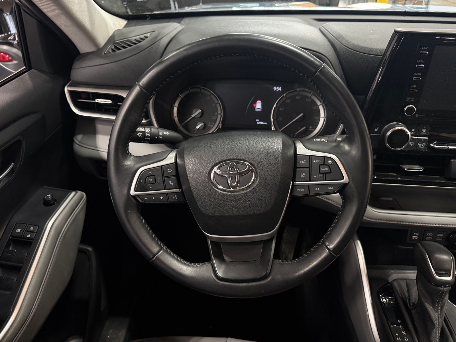 Thumbnail: 2022 Toyota Highlander - 4