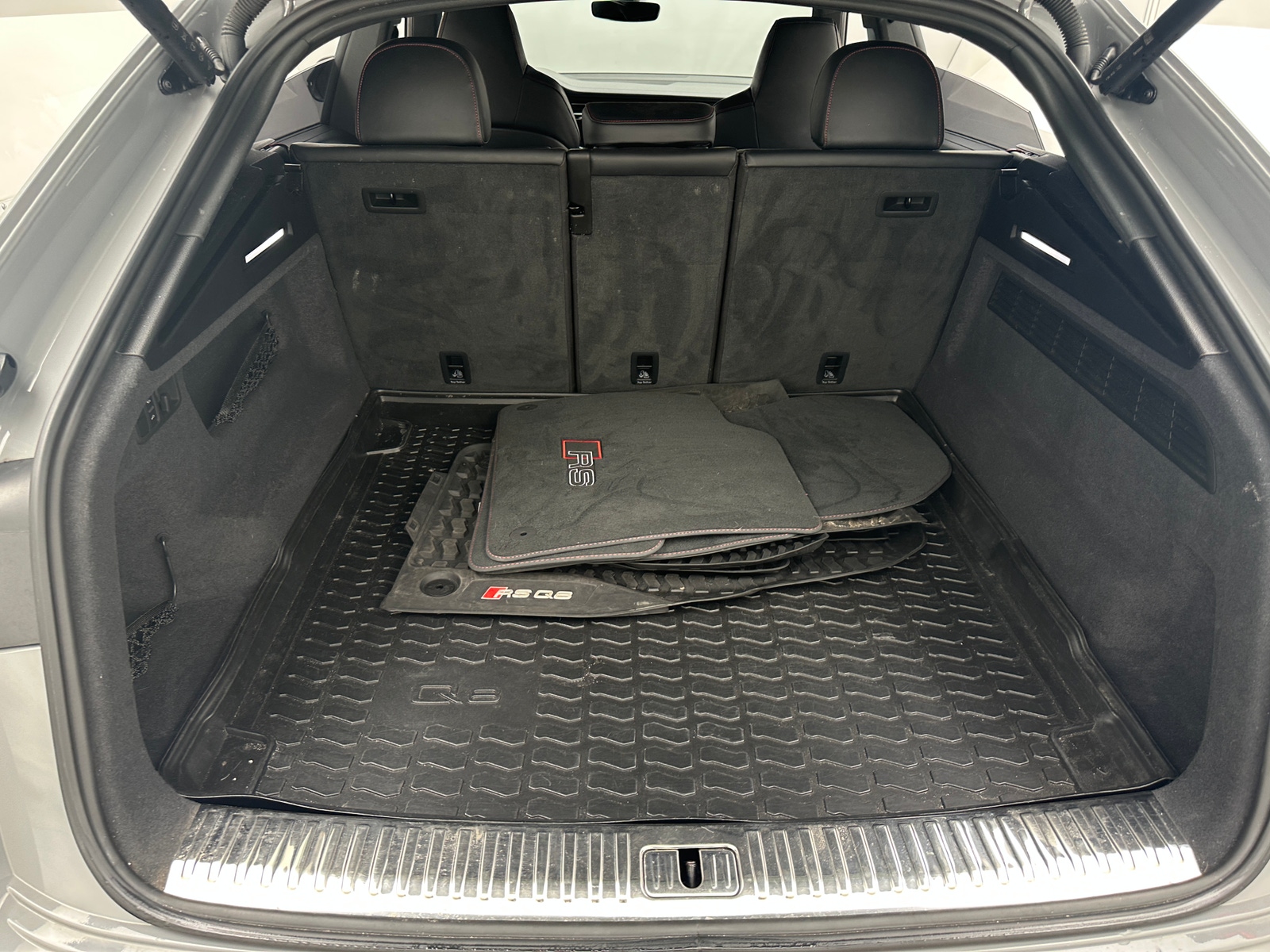 Thumbnail: 2022 Audi RS Q8 - 6