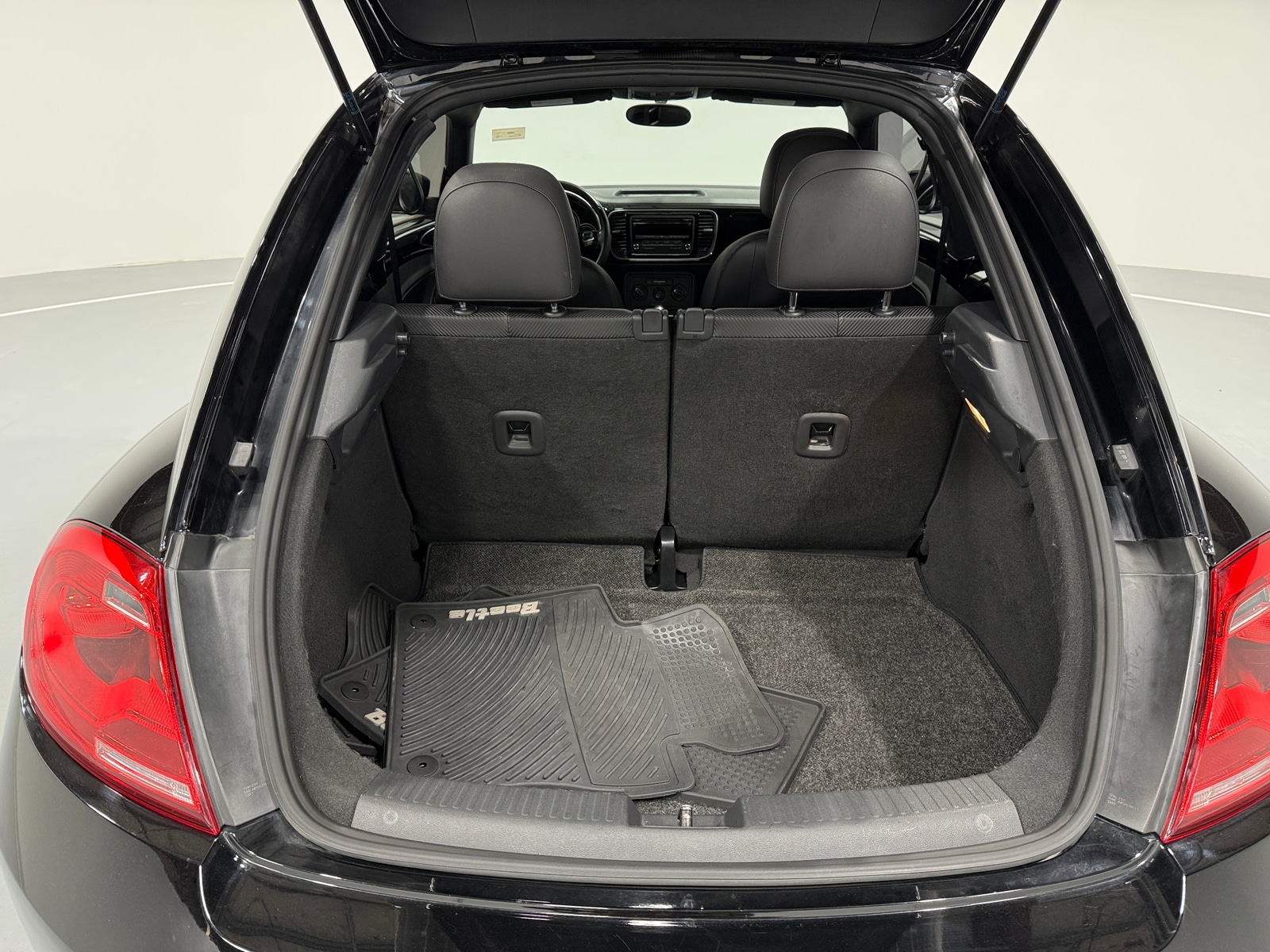 Thumbnail: 2015 Volkswagen Beetle - 6