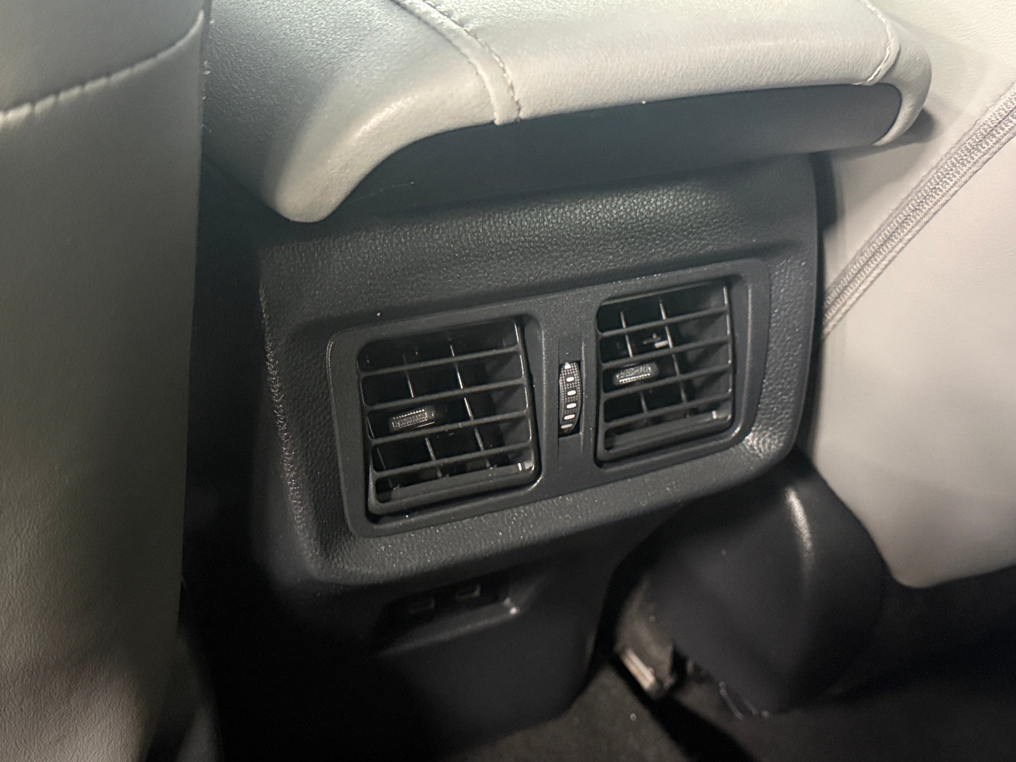 2023 Toyota Venza Limited - Photo 6