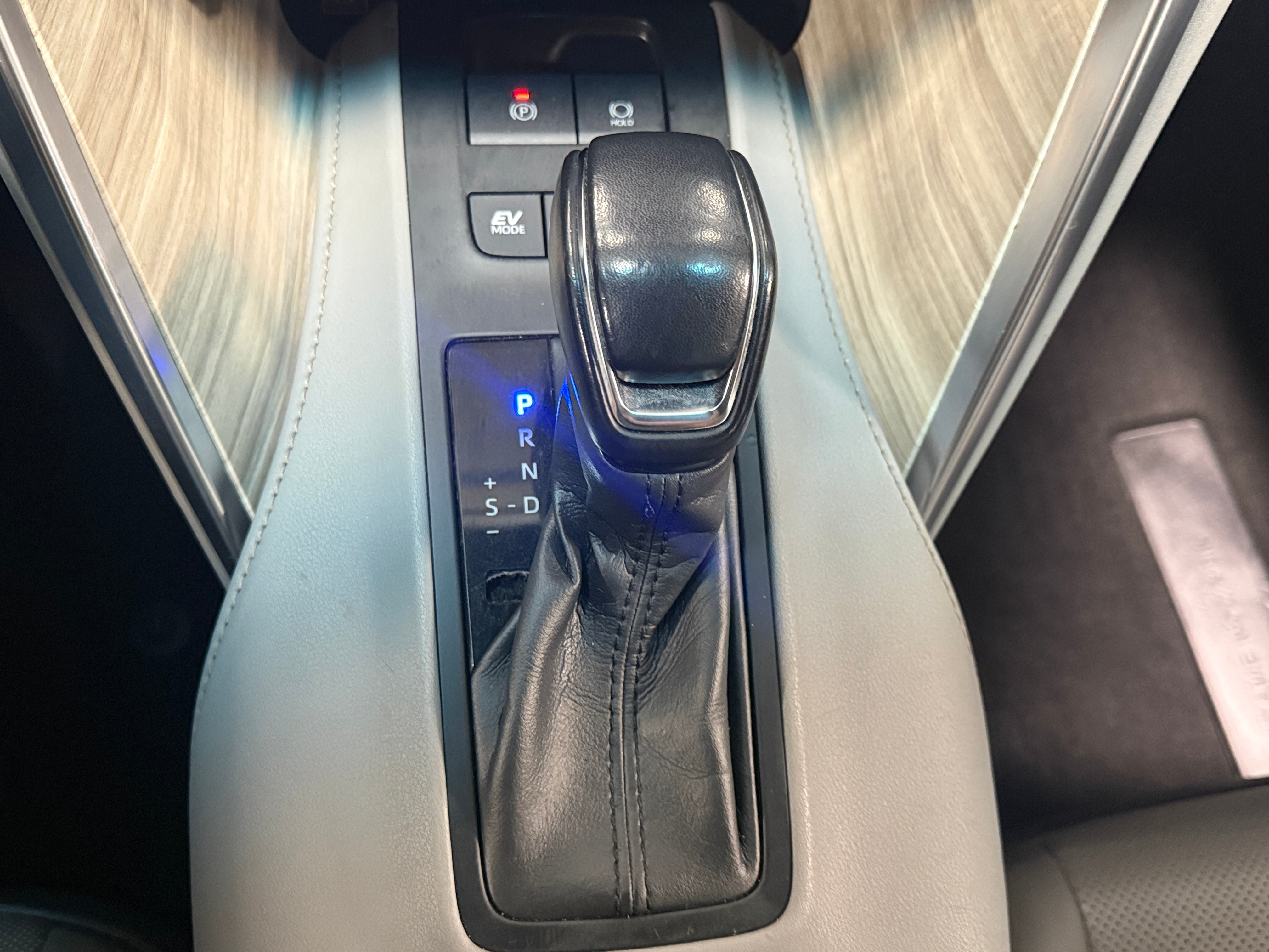 2023 Toyota Venza Limited - Photo 5