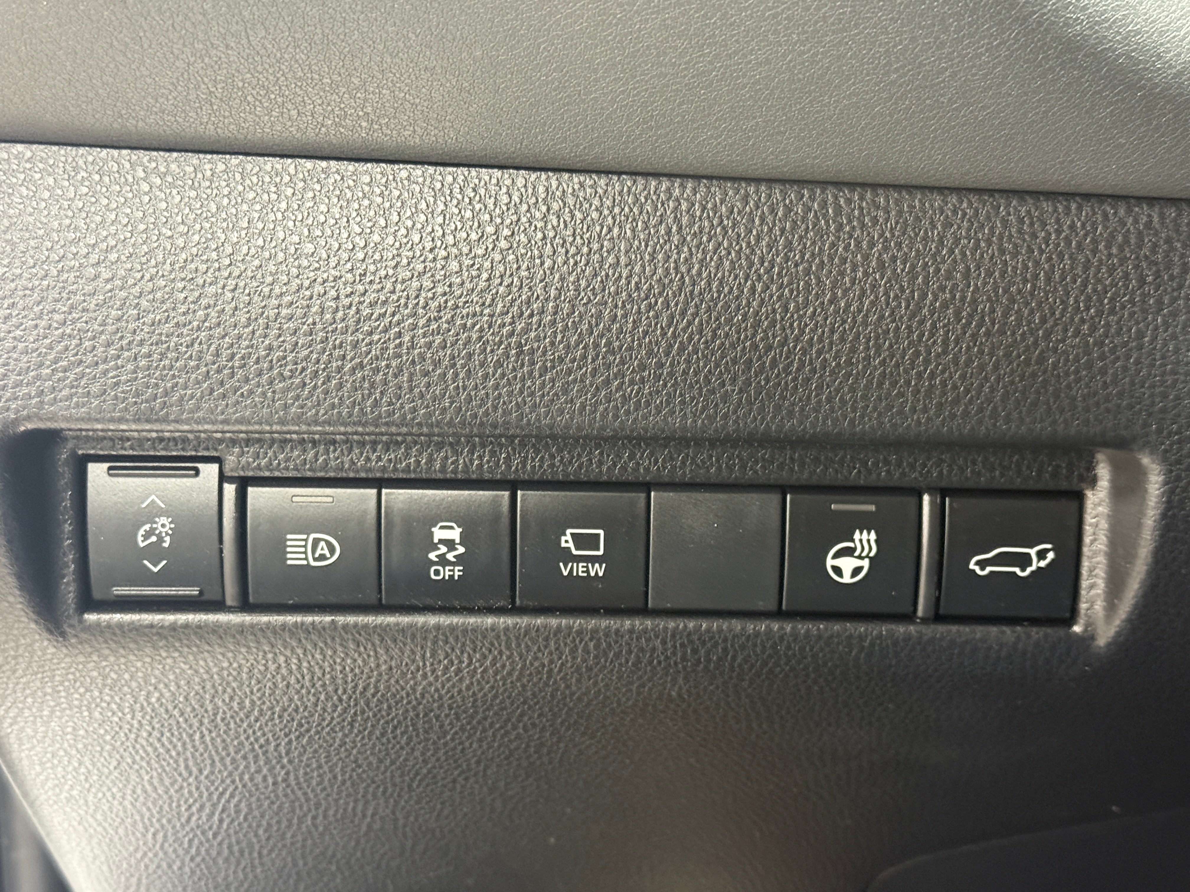 2023 Toyota Venza Limited - Photo 10