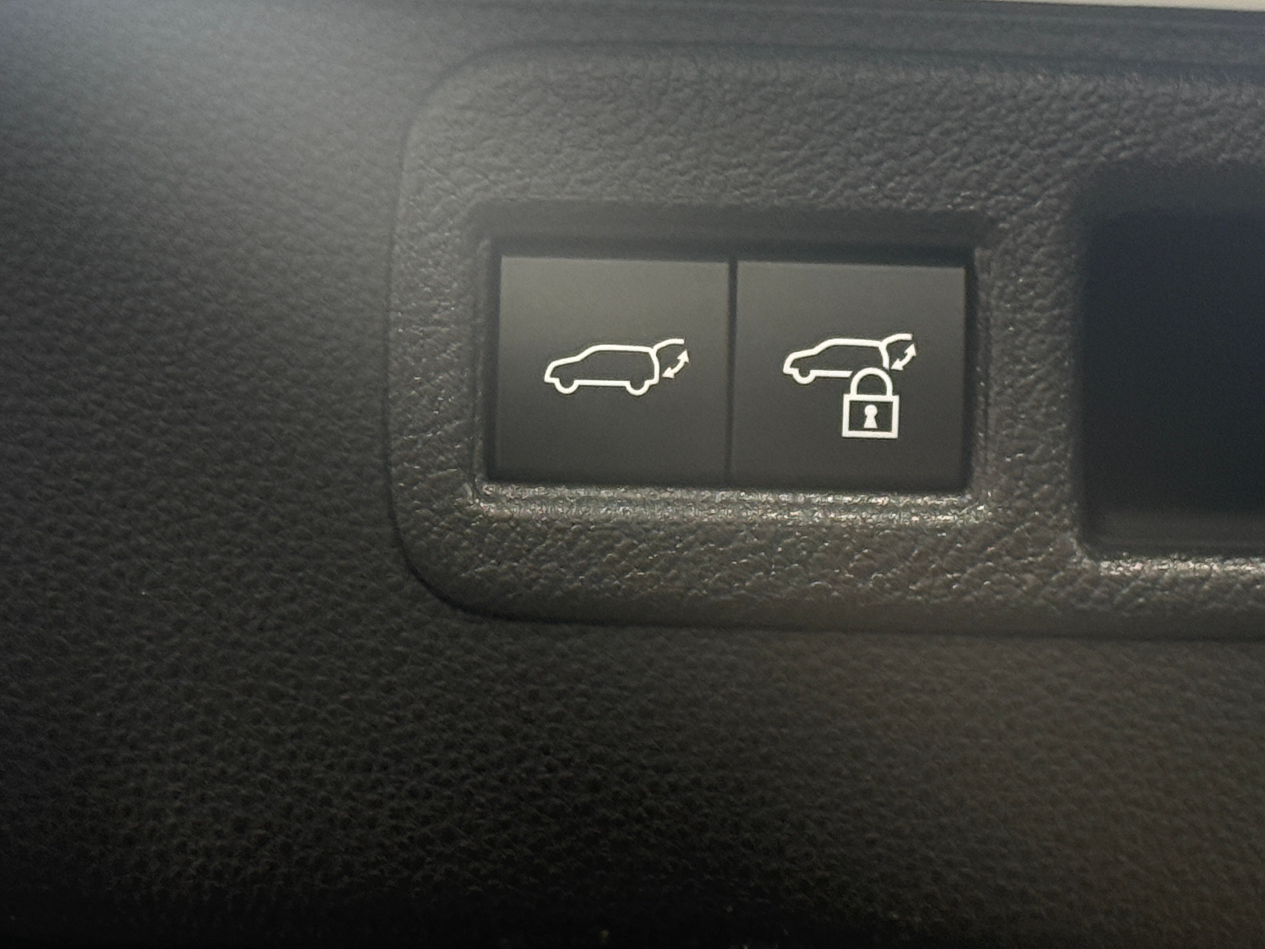2023 Toyota Venza Limited - Photo 17