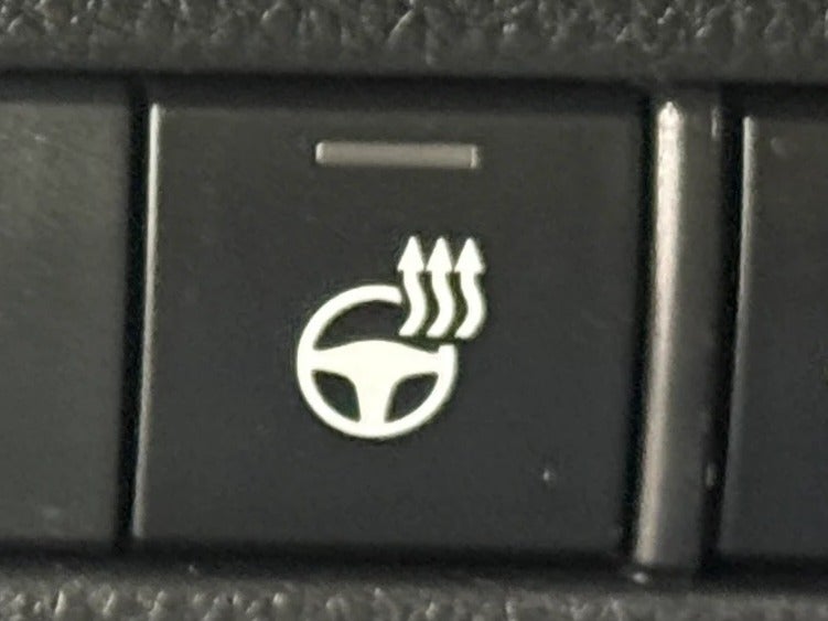 2023 Toyota Venza Limited - Photo 18