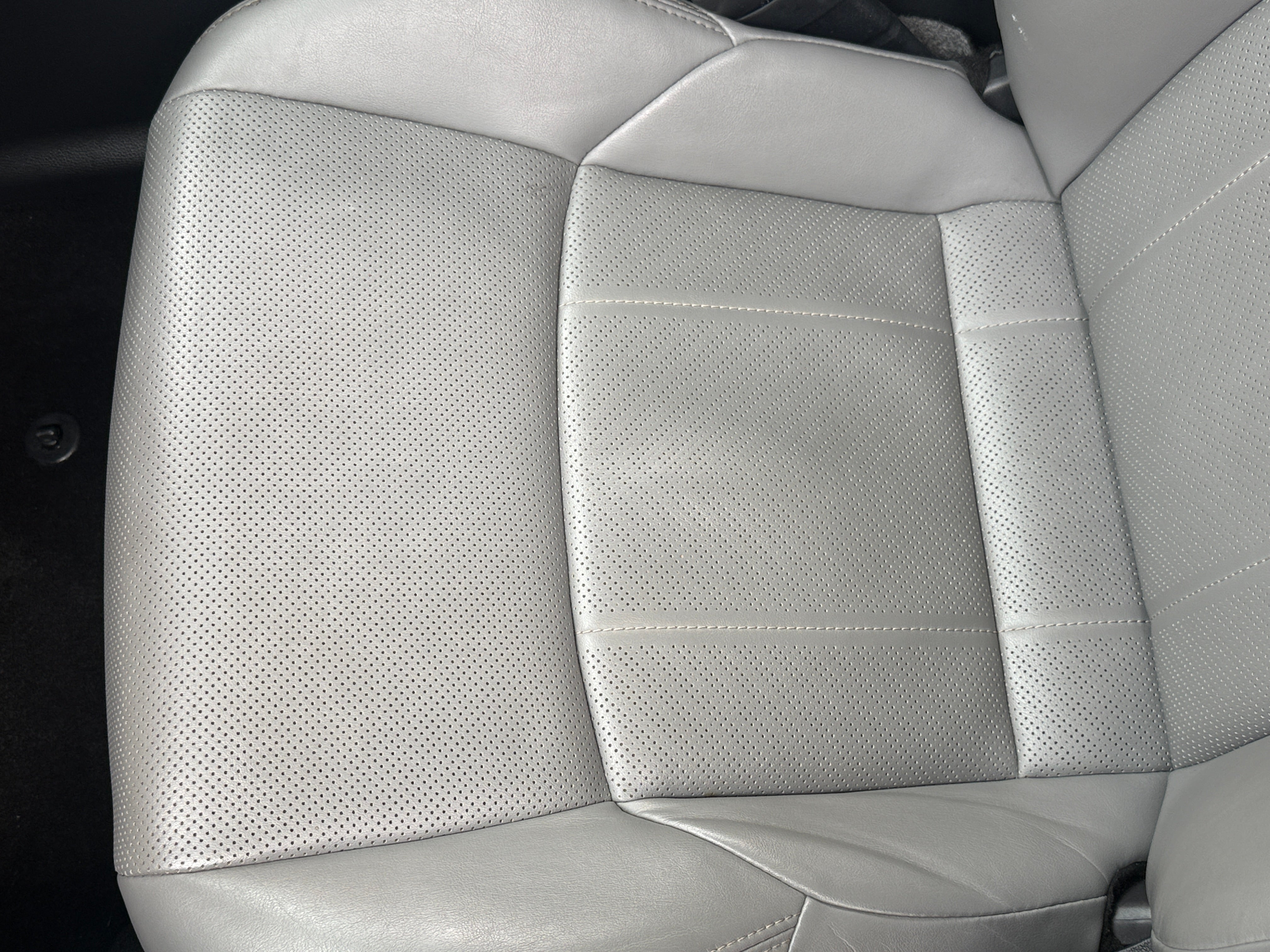 2023 Toyota Venza Limited - Photo 24
