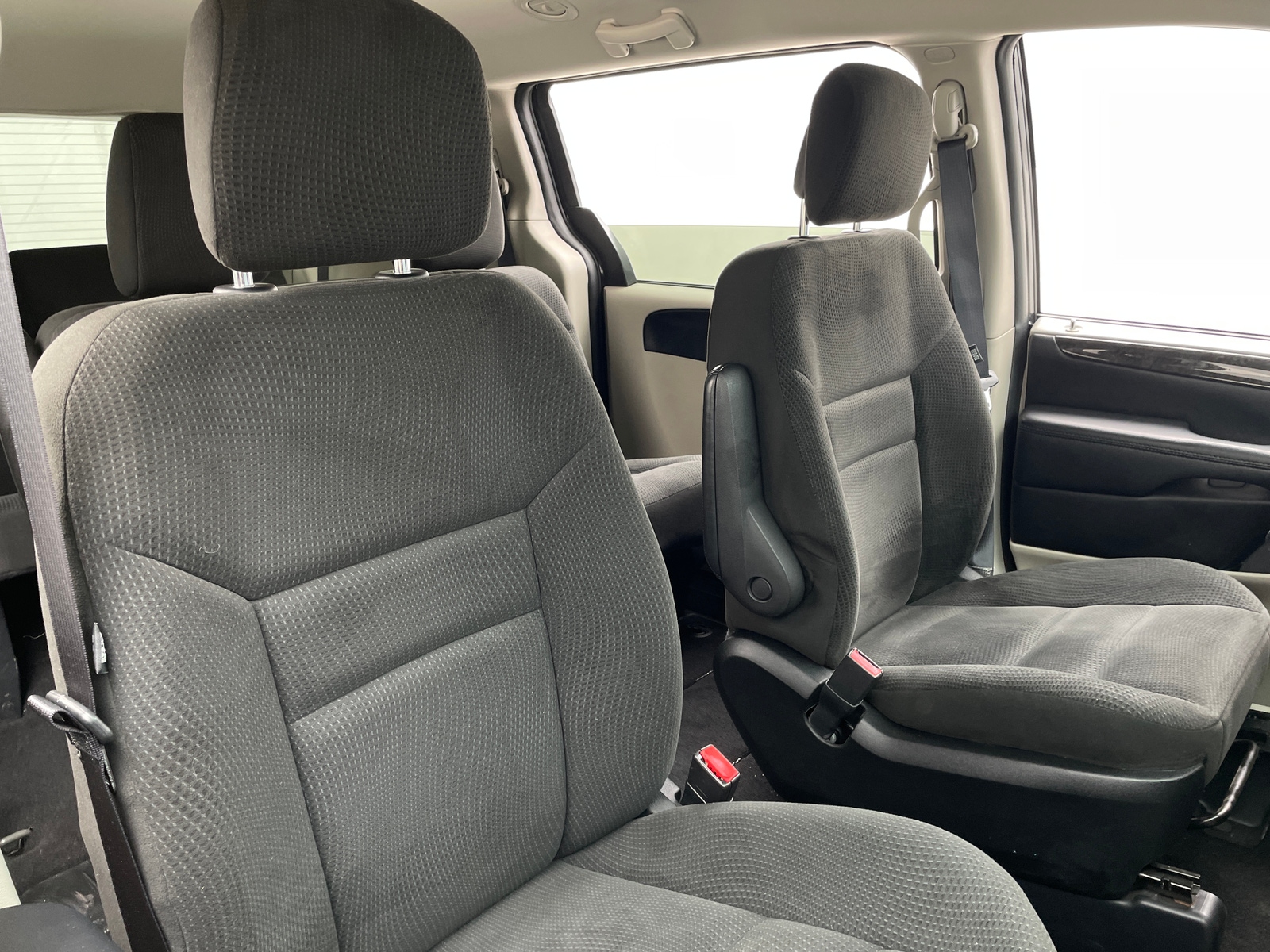 Thumbnail: 2017 Dodge Grand Caravan - 2