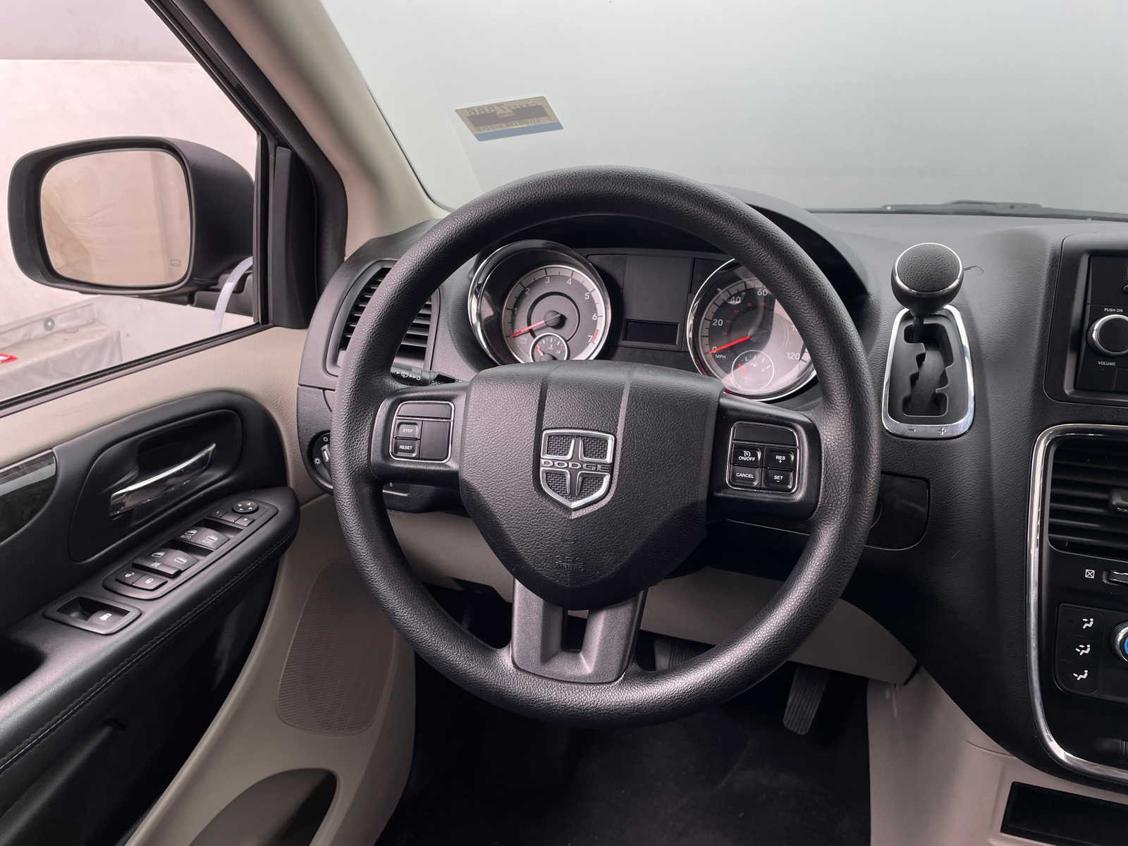 Thumbnail: 2017 Dodge Grand Caravan - 5