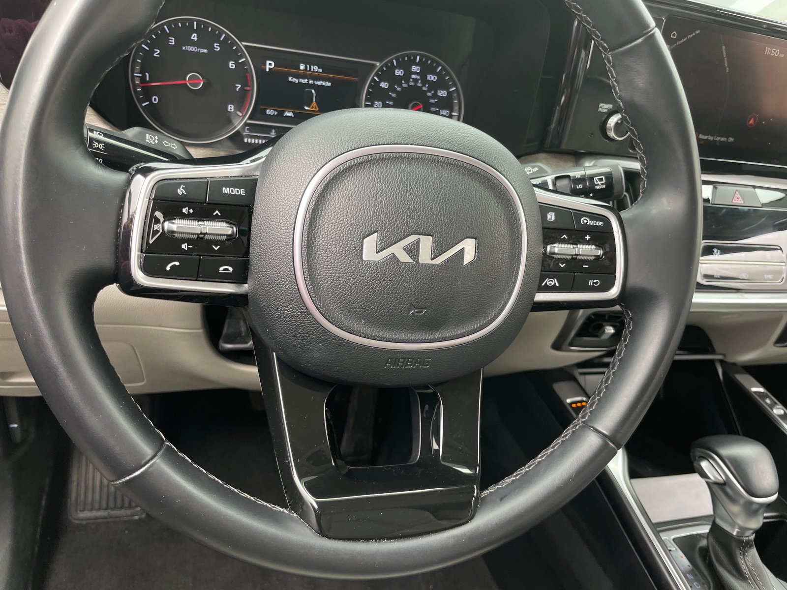 Thumbnail: 2023 Kia Sorento - 4