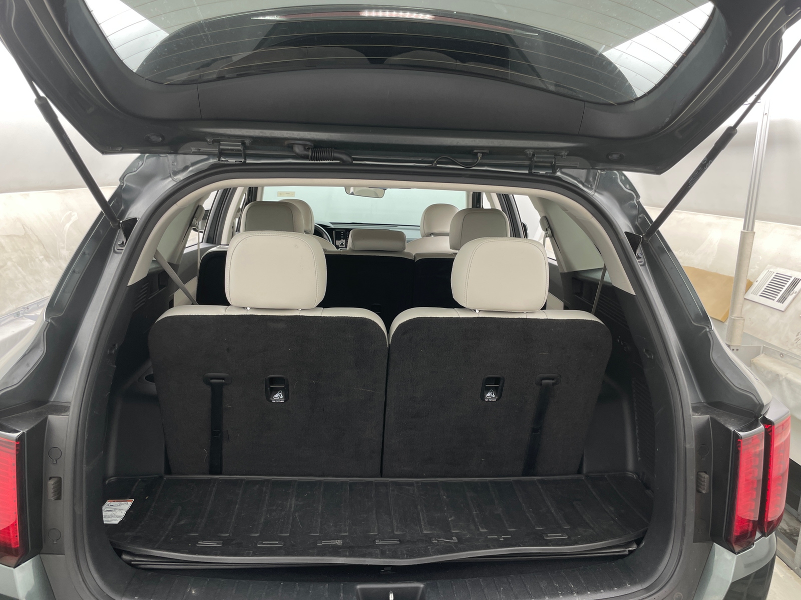 Thumbnail: 2023 Kia Sorento - 6