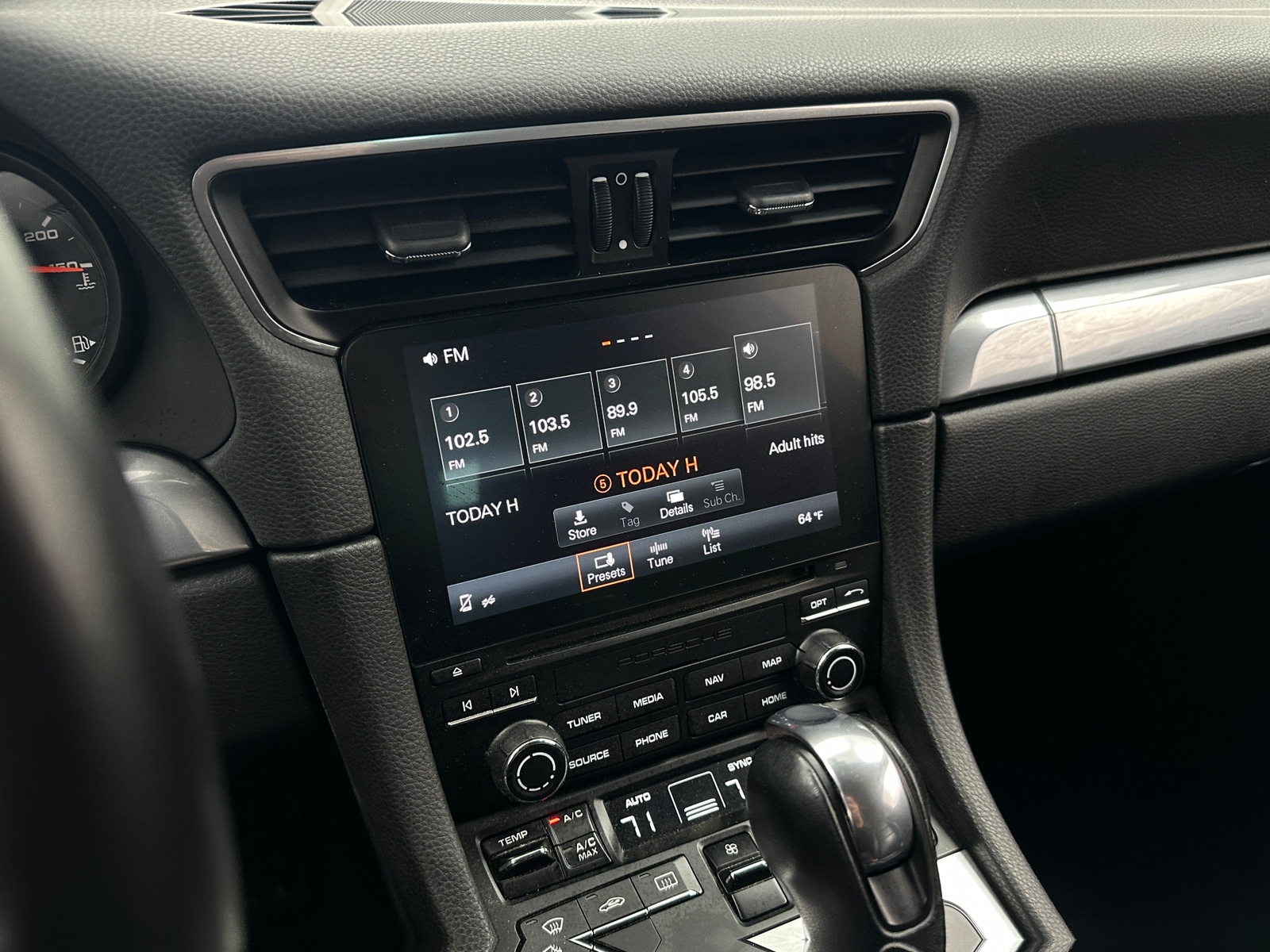 Thumbnail: 2017 Porsche 911 - 2