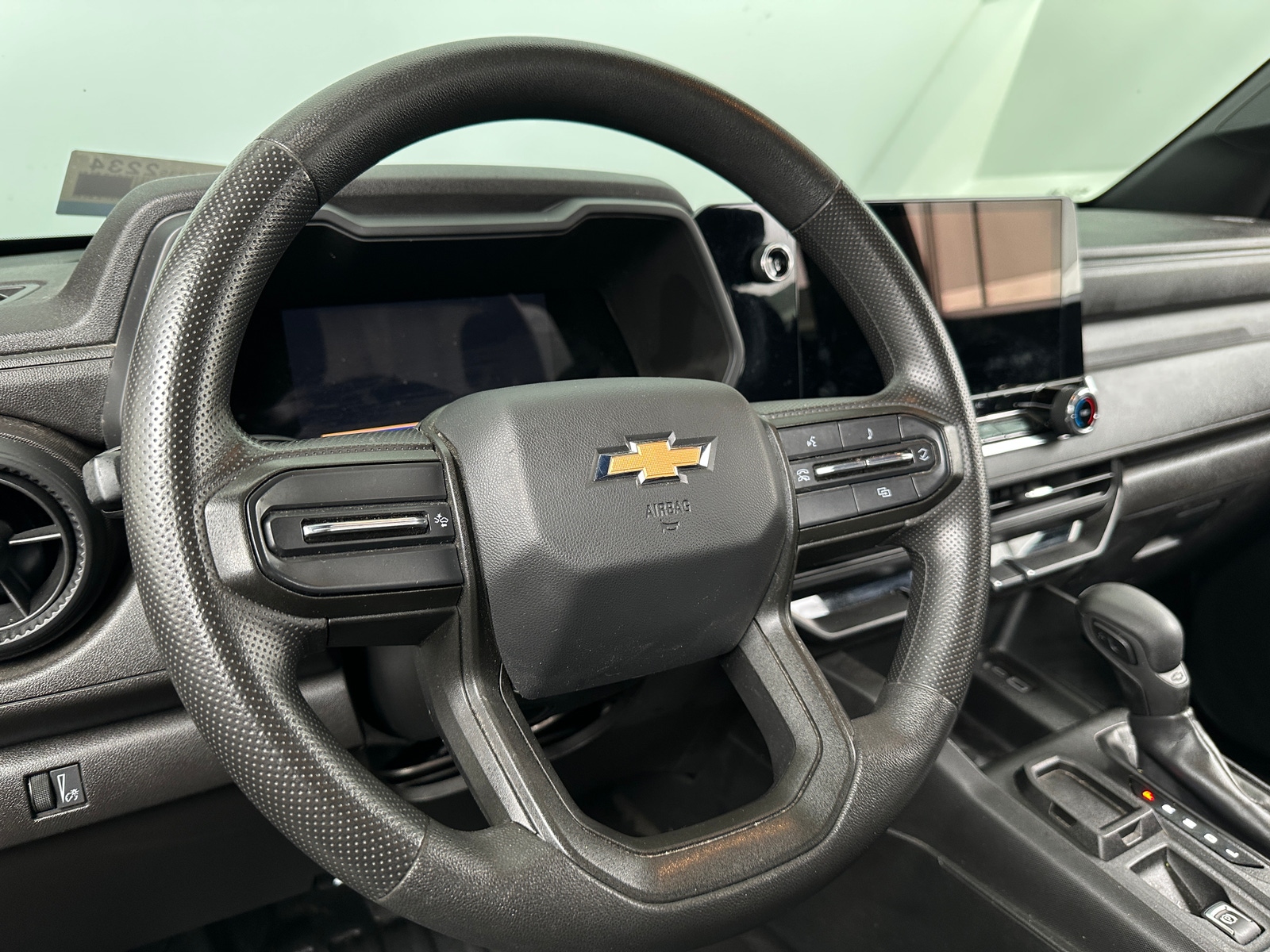 Thumbnail: 2023 Chevrolet Colorado - 5