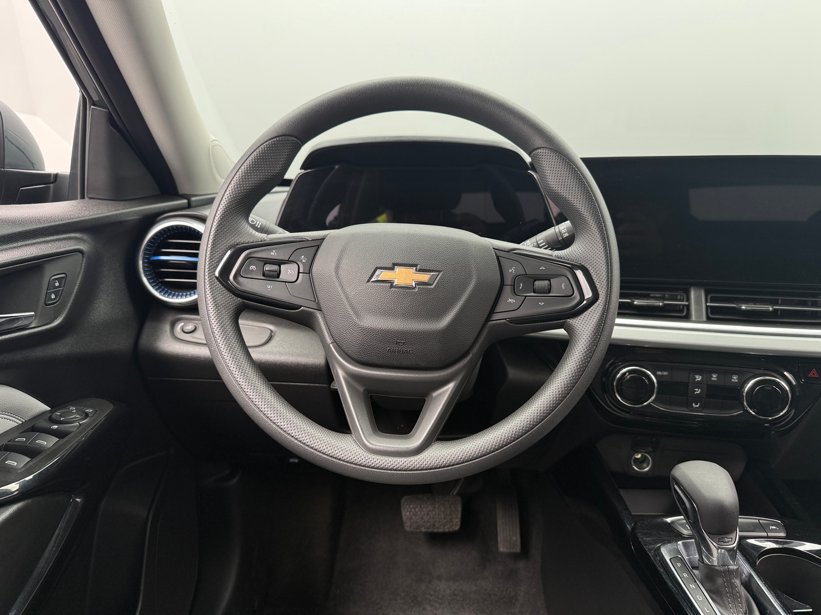 Thumbnail: 2025 Chevrolet Trax - 5