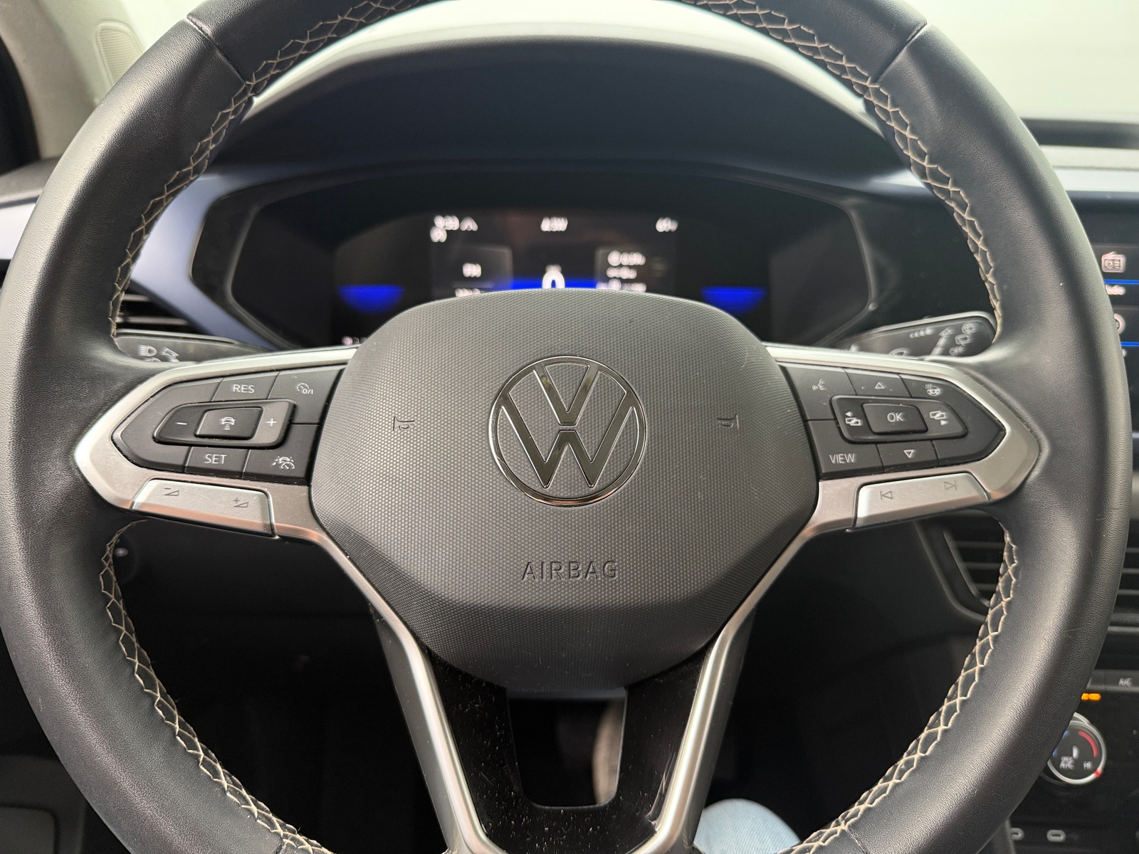 Thumbnail: 2023 Volkswagen Taos - 4