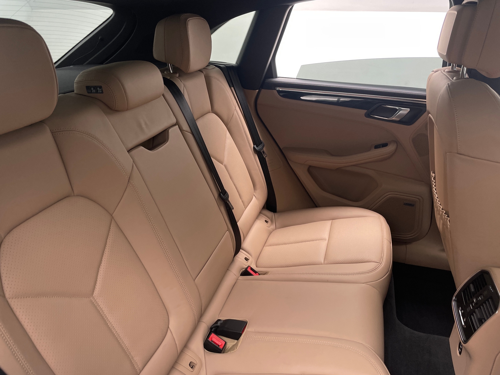 Thumbnail: 2025 Porsche Macan - 5