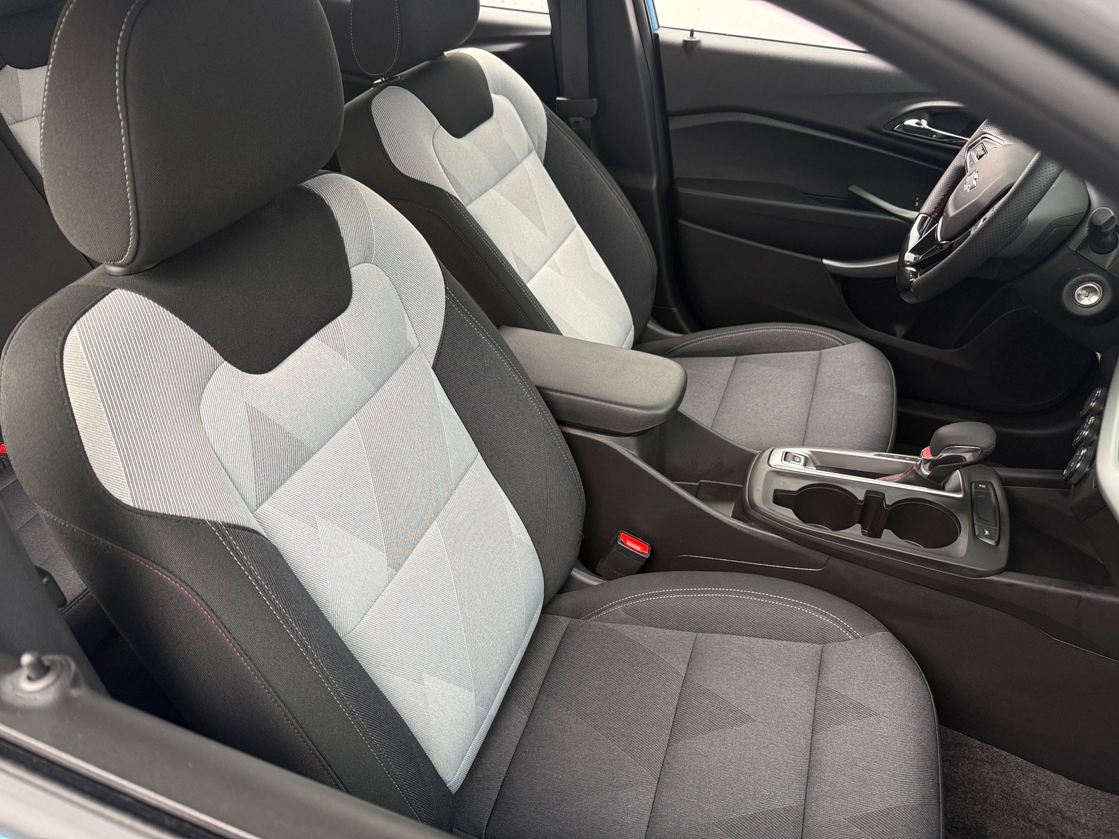 Thumbnail: 2025 Chevrolet Trax - 2