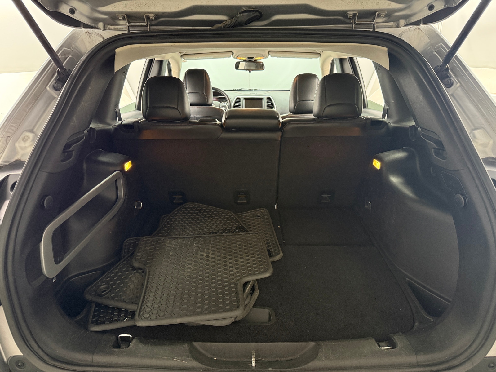 Thumbnail: 2015 Jeep Cherokee - 7