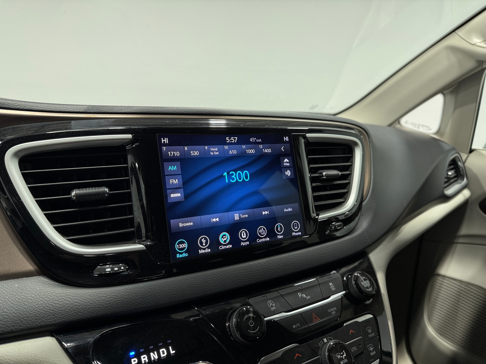 Thumbnail: 2018 Chrysler Pacifica - 3