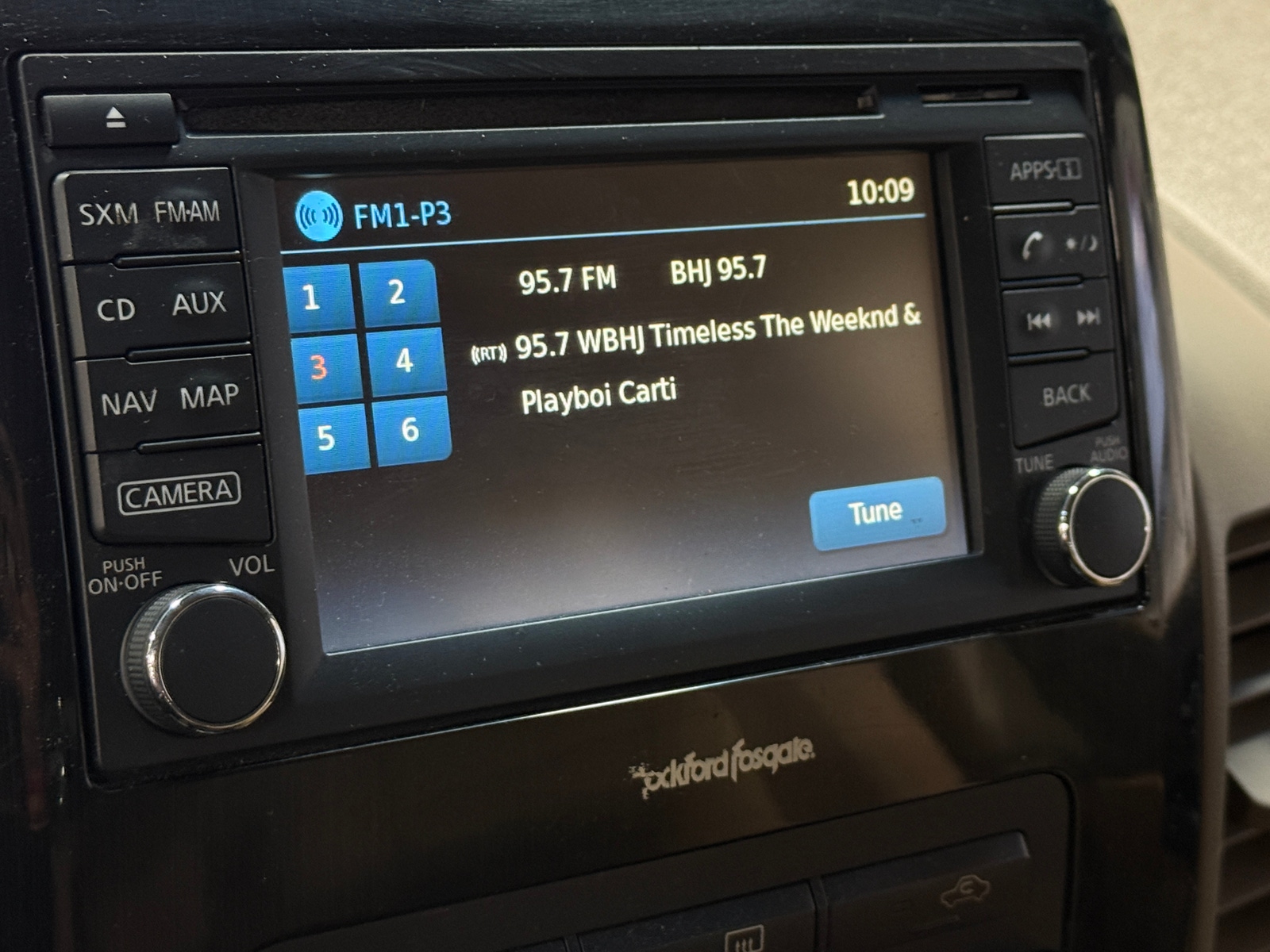 Thumbnail: 2015 Nissan Titan - 4