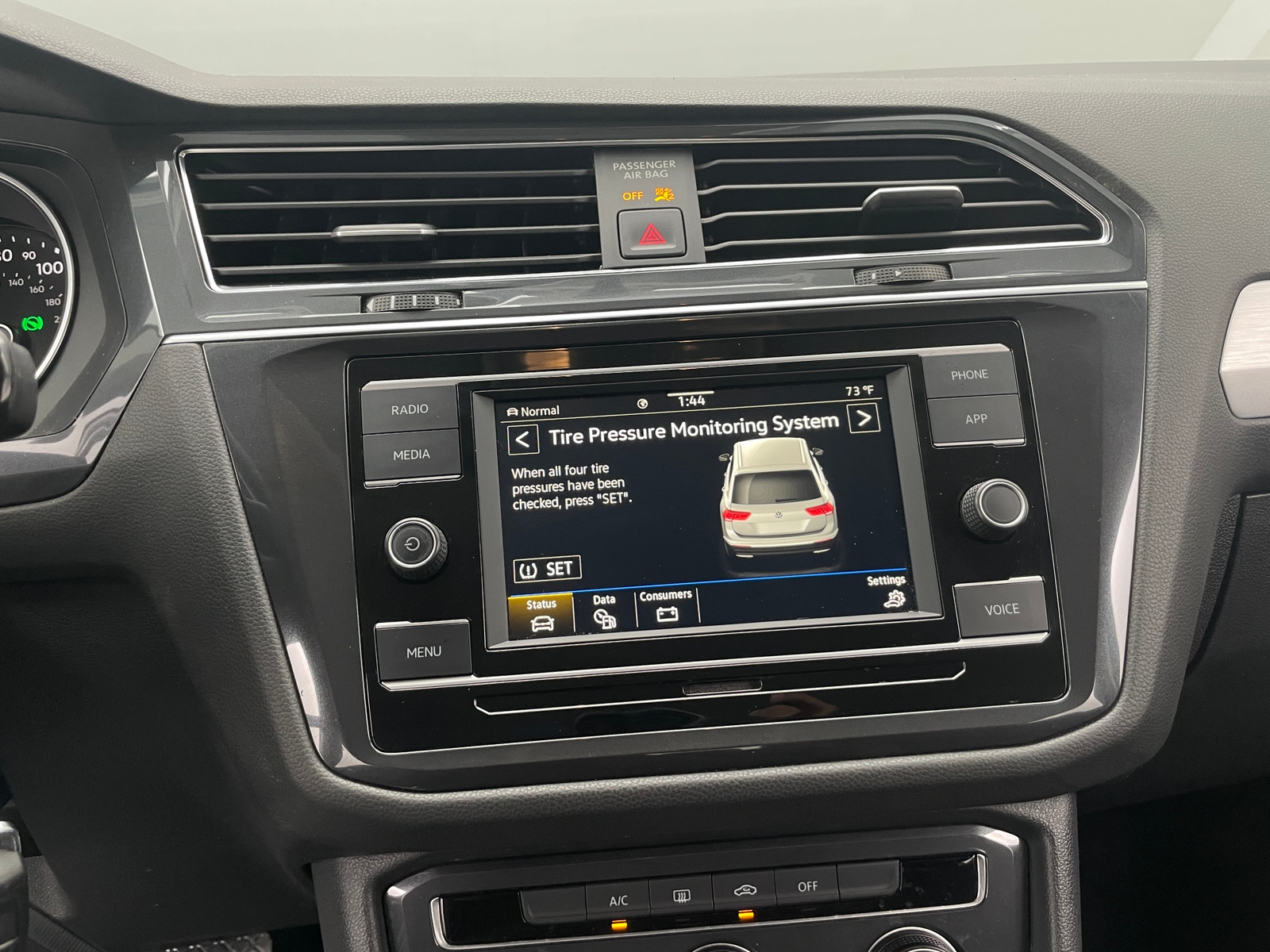 Thumbnail: 2021 Volkswagen Tiguan - 4