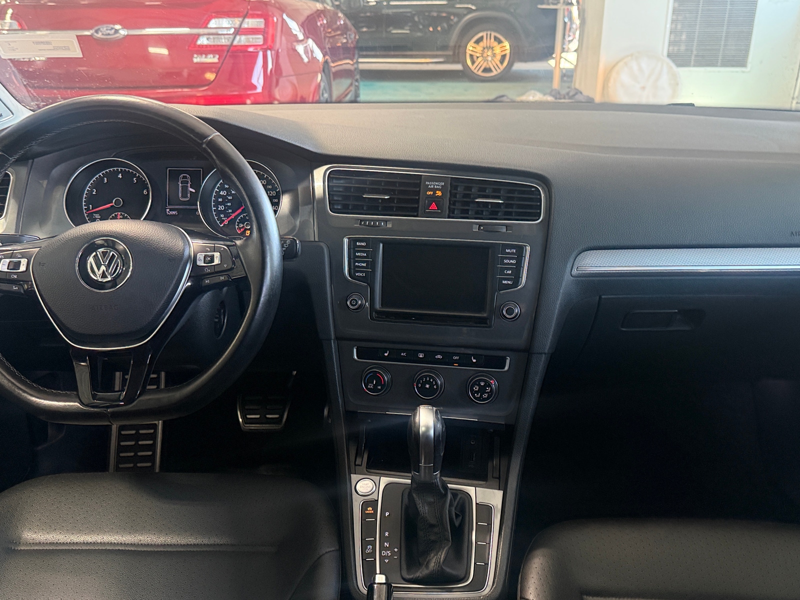 Thumbnail: 2017 Volkswagen Golf - 2