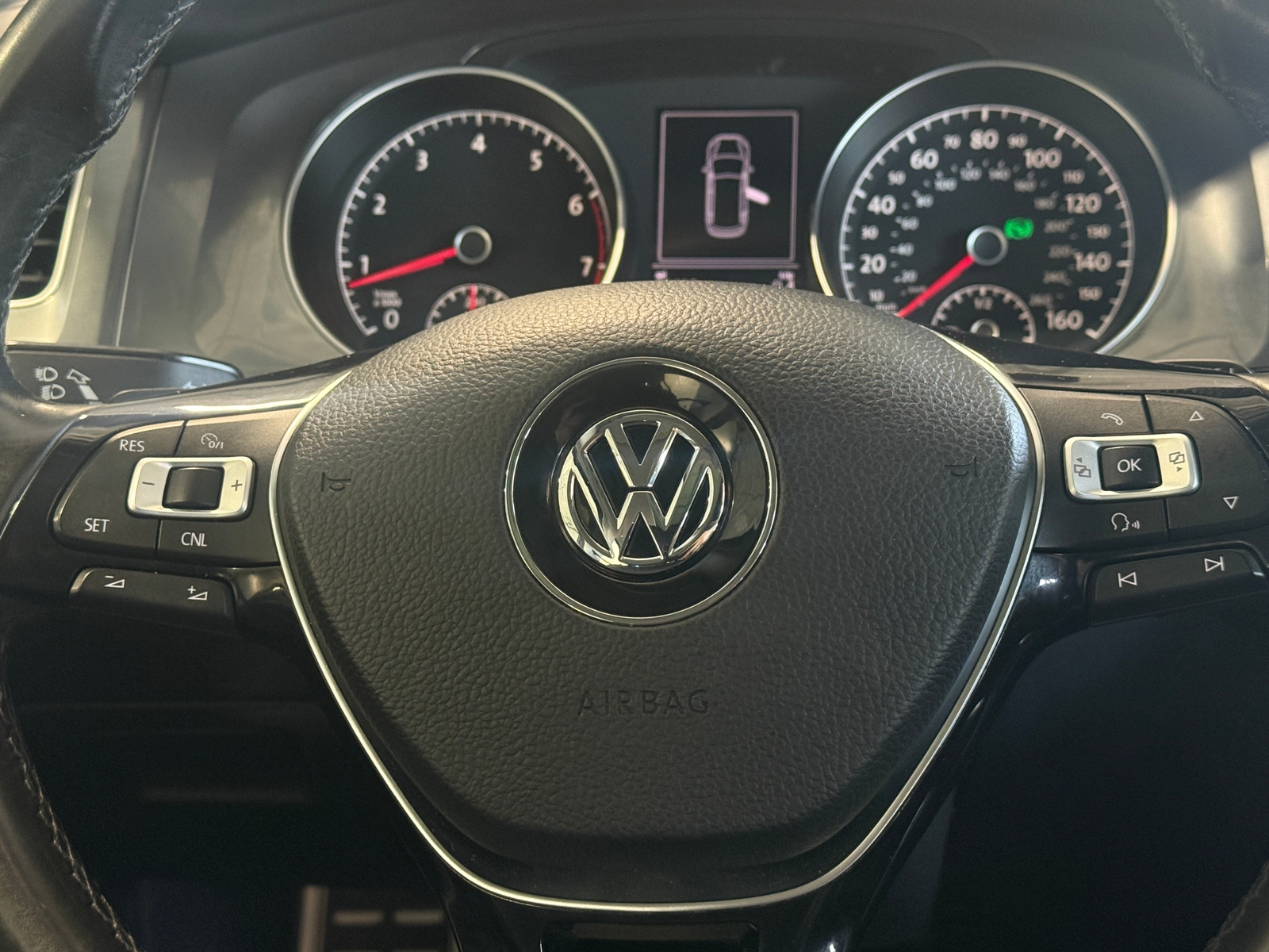 Thumbnail: 2017 Volkswagen Golf - 4