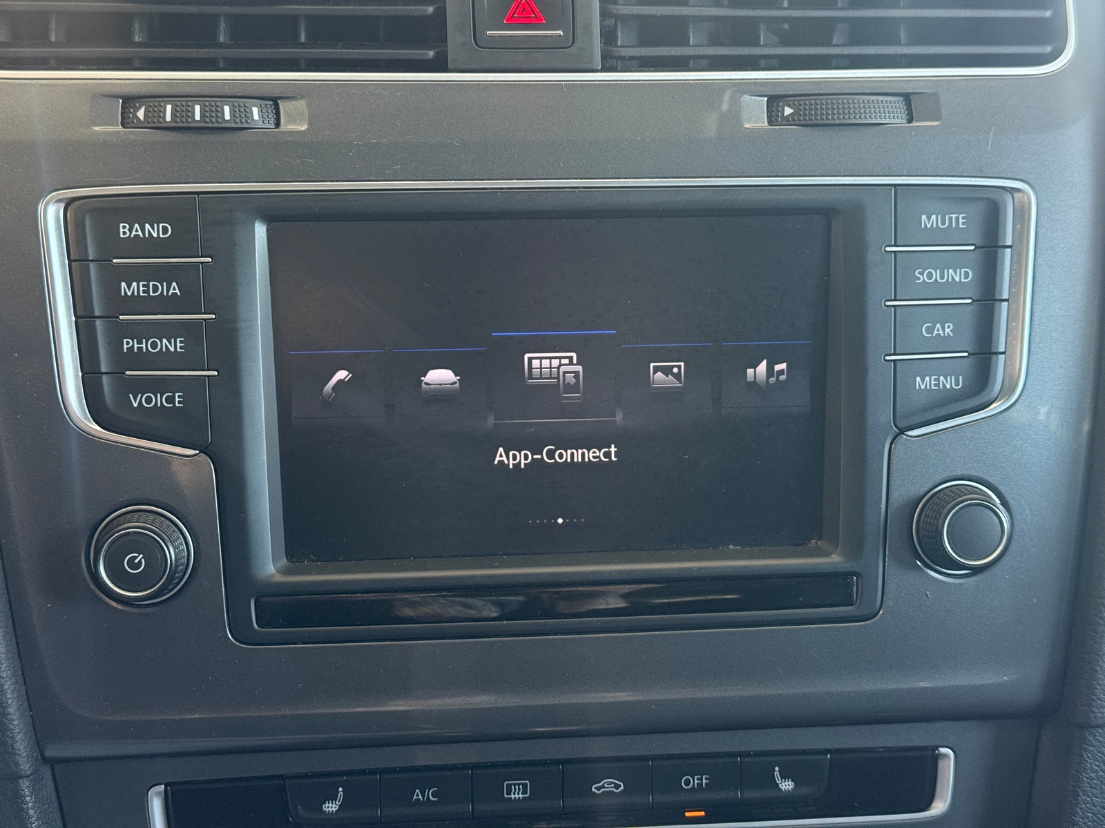 Thumbnail: 2017 Volkswagen Golf - 3