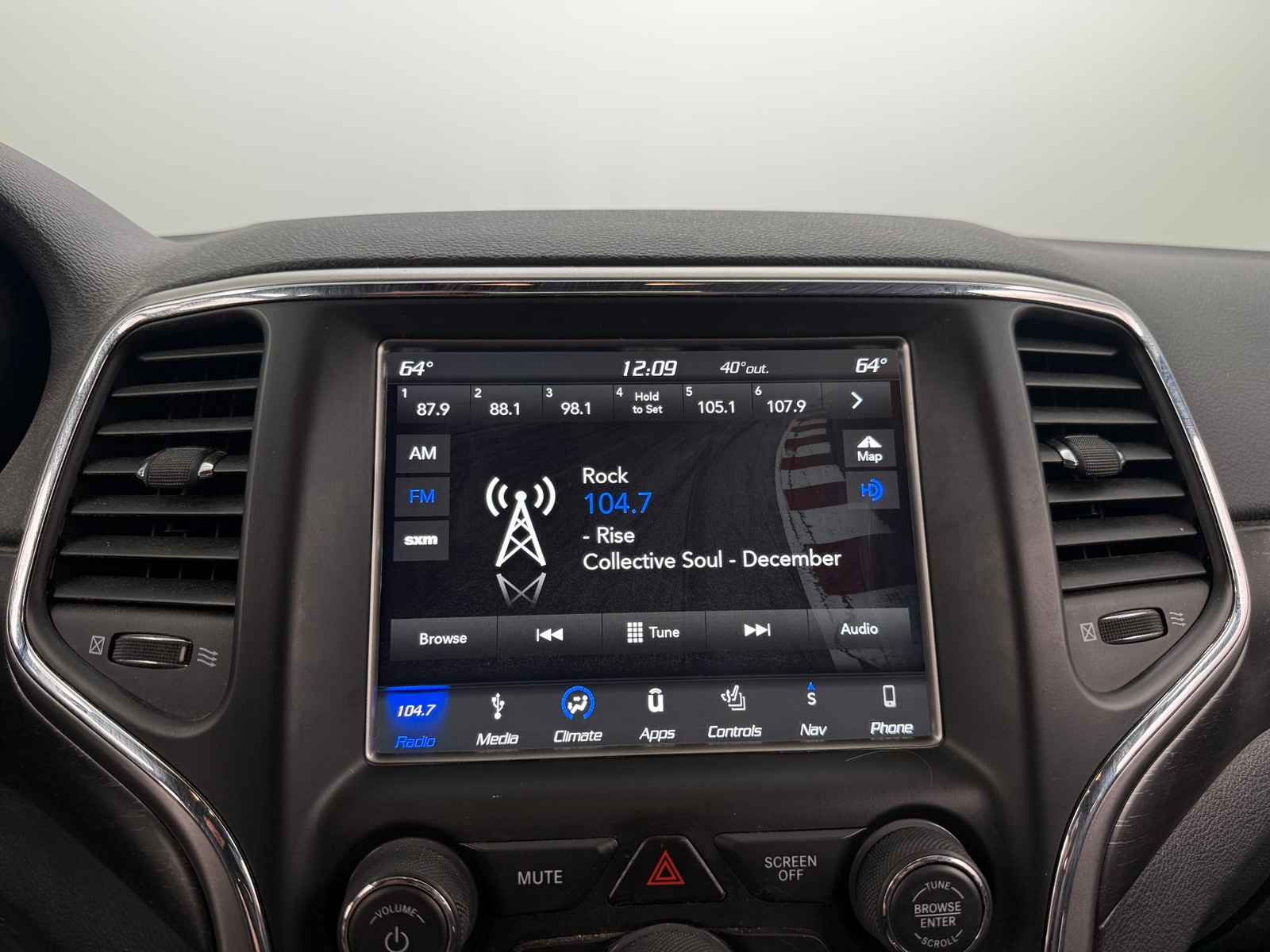Thumbnail: 2018 Jeep Grand Cherokee - 4