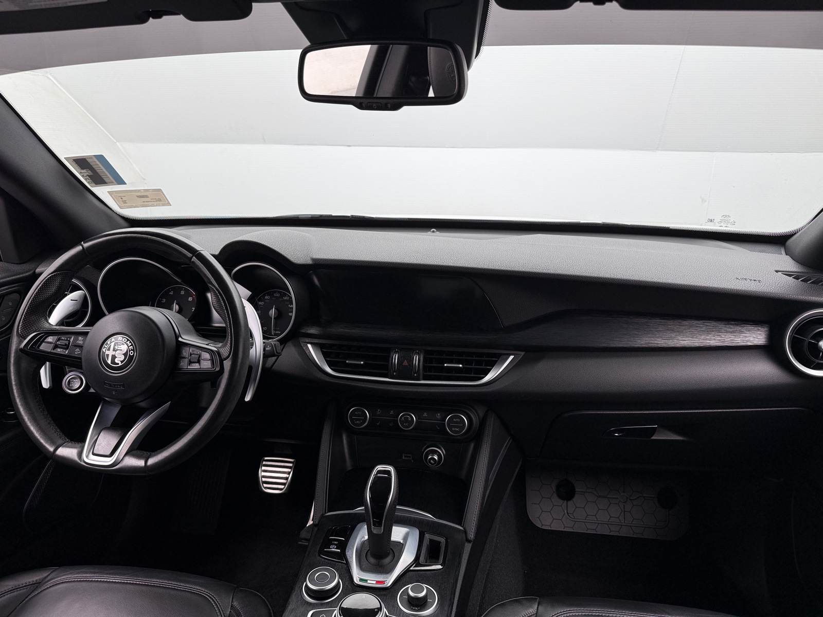 Thumbnail: 2022 Alfa Romeo Stelvio - 2