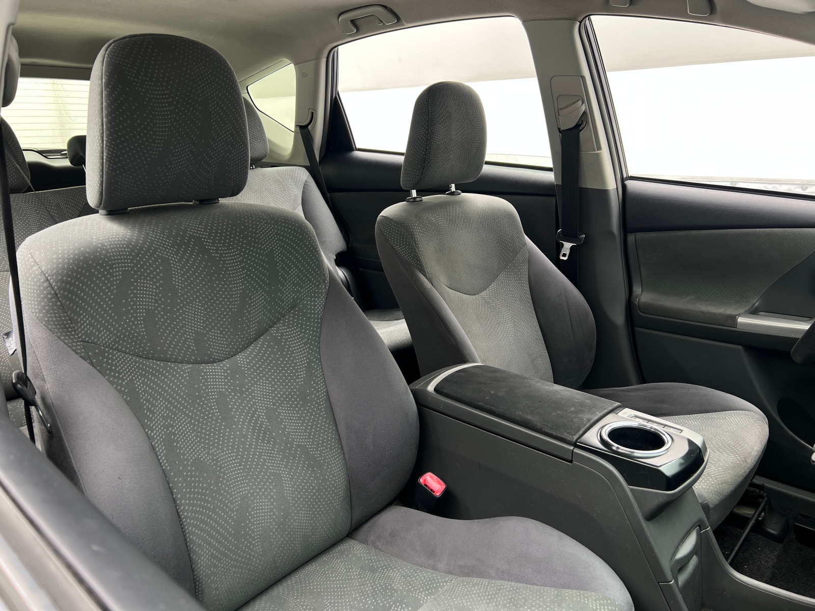 Thumbnail: 2014 Toyota Prius v - 2