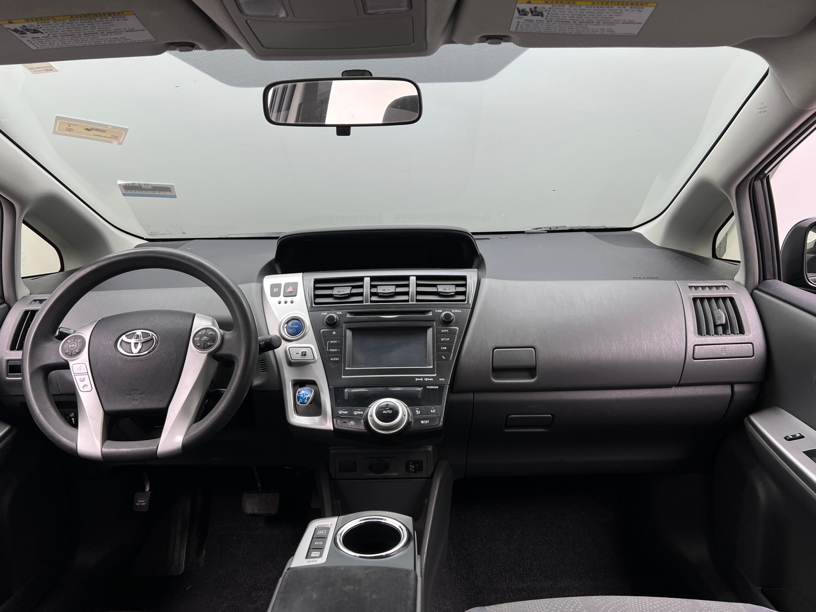 Thumbnail: 2014 Toyota Prius v - 3