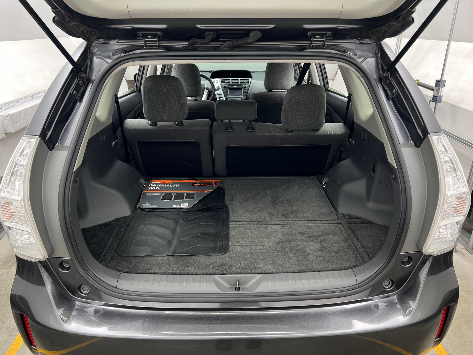 Thumbnail: 2014 Toyota Prius v - 7