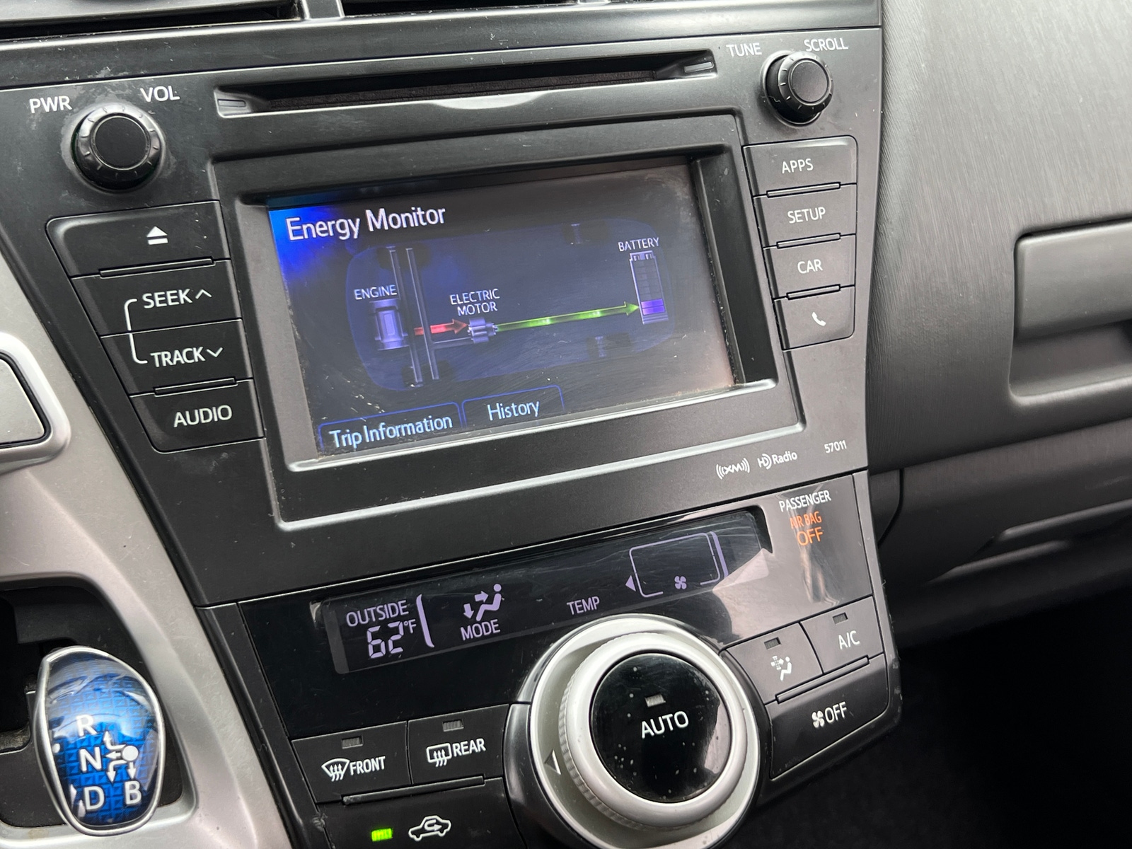 Thumbnail: 2014 Toyota Prius v - 4