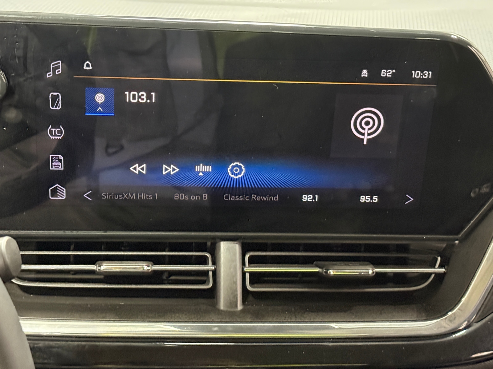 Thumbnail: 2025 Chevrolet Trax - 3