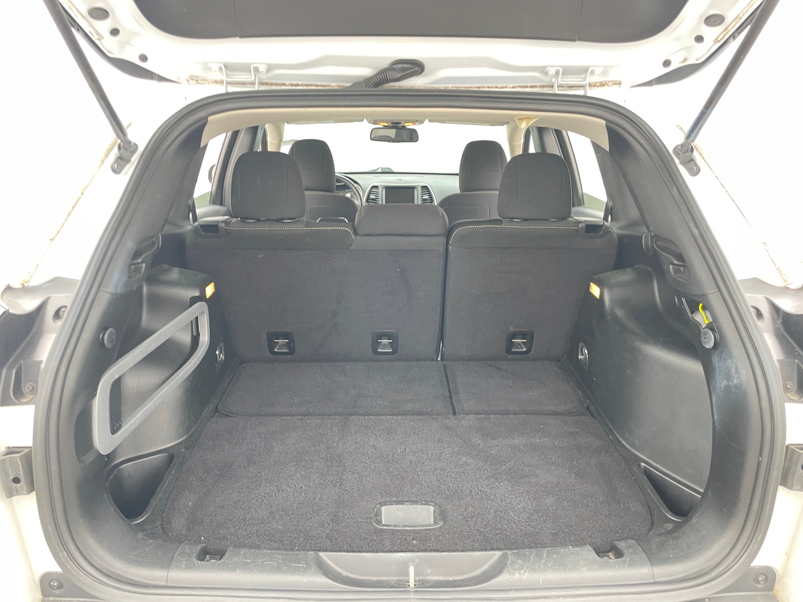 Thumbnail: 2016 Jeep Cherokee - 7