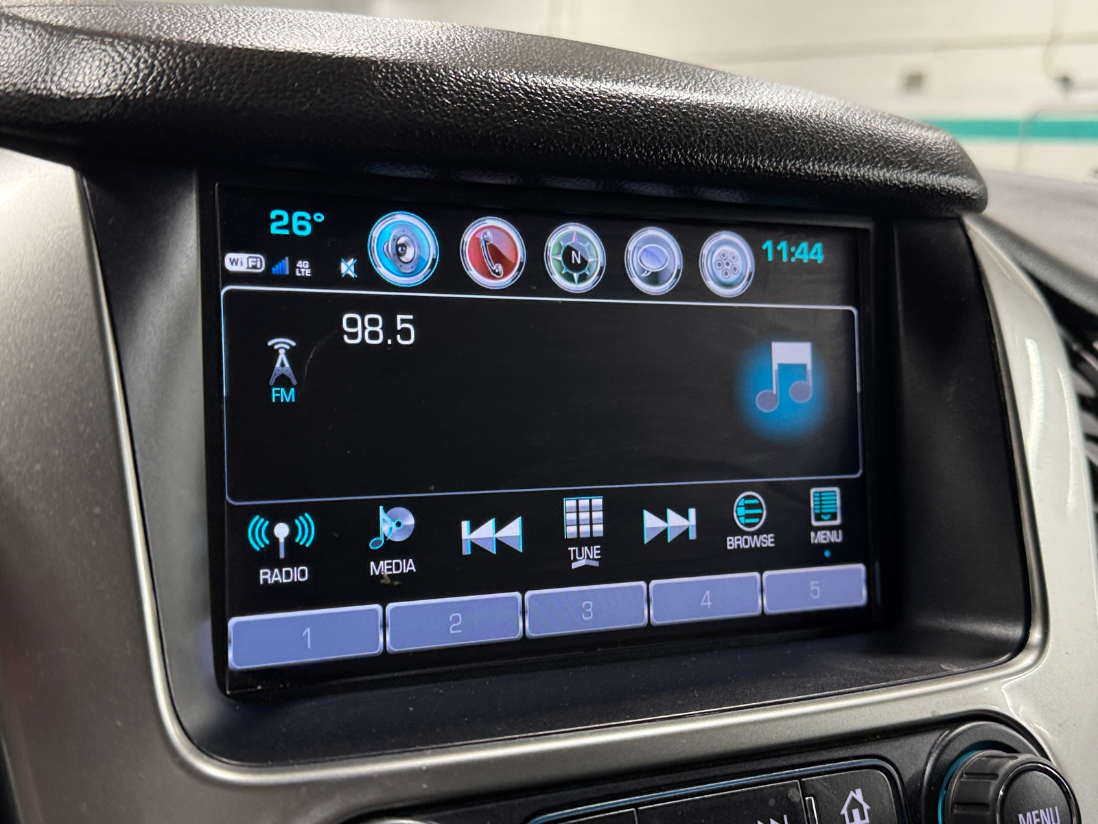 Thumbnail: 2020 Chevrolet Suburban - 3