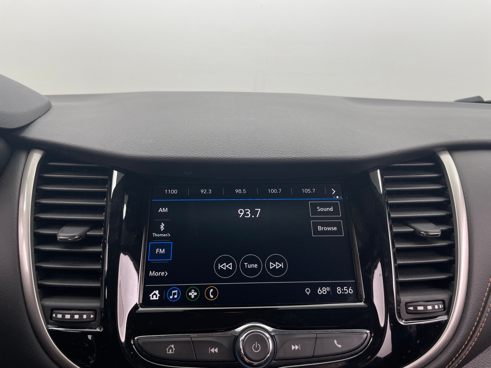 Thumbnail: 2018 Chevrolet Trax - 4