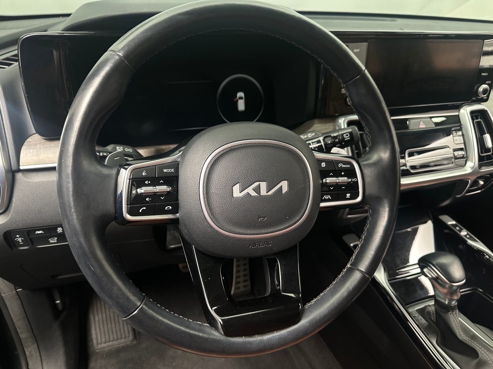 Thumbnail: 2022 Kia Sorento - 4