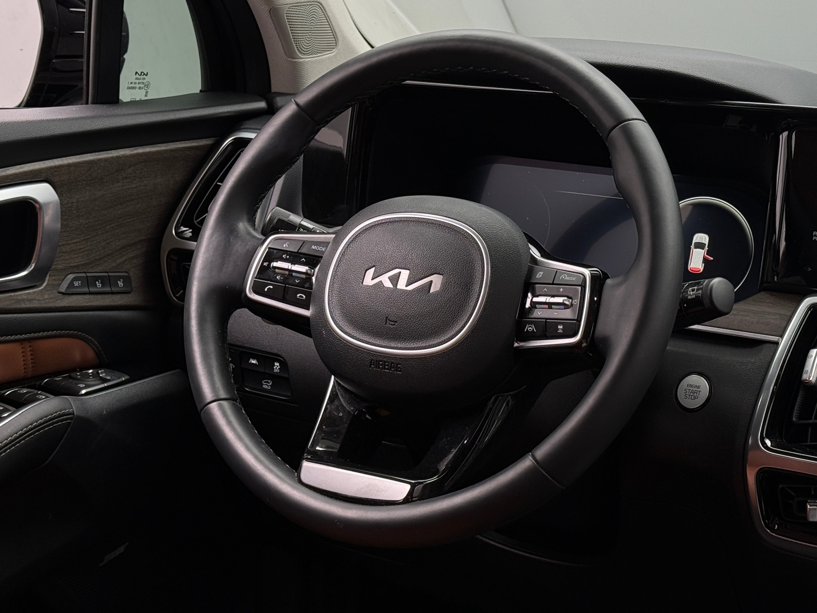 Thumbnail: 2023 Kia Sorento - 4