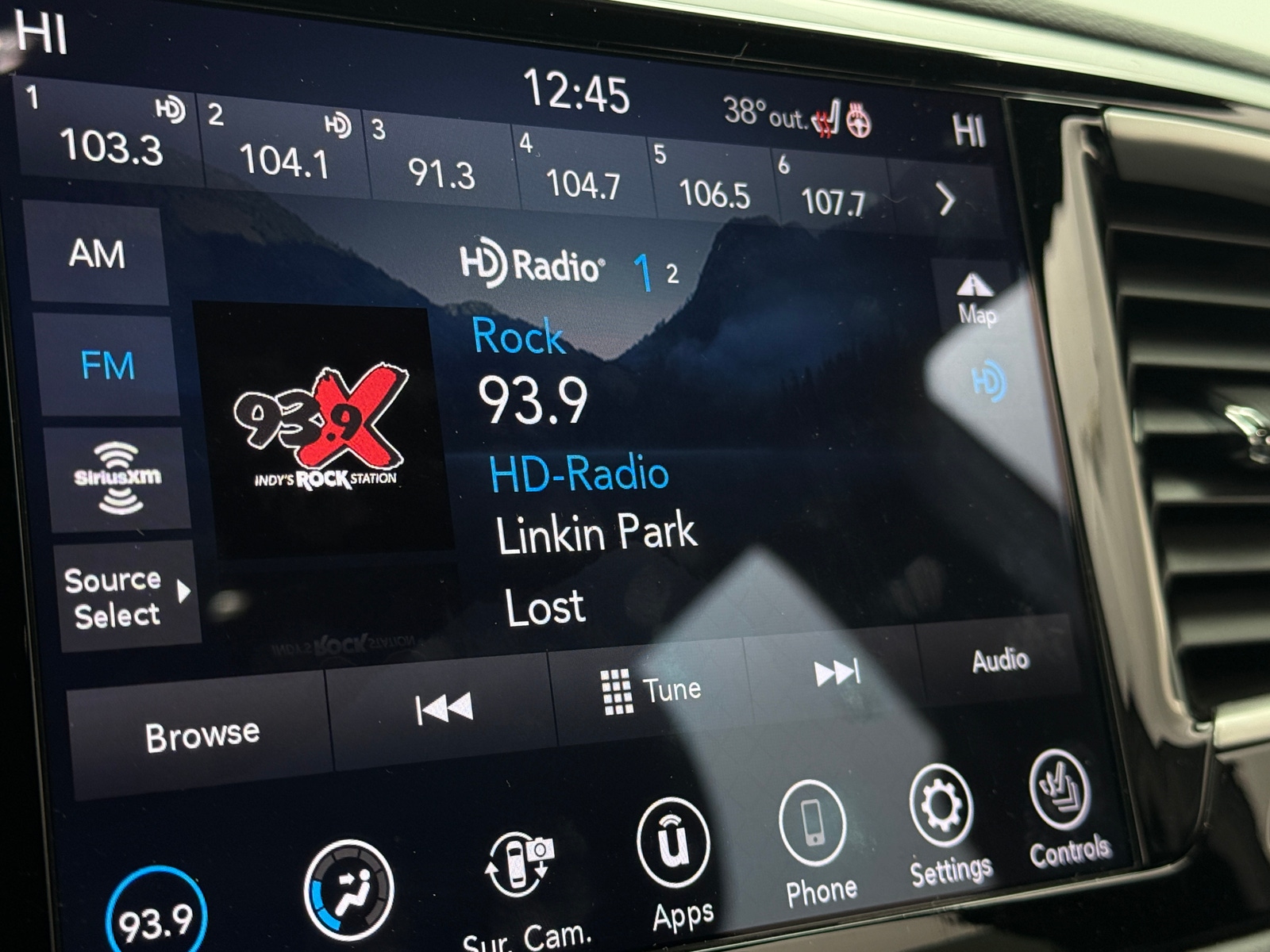 Thumbnail: 2020 Chrysler Pacifica - 3