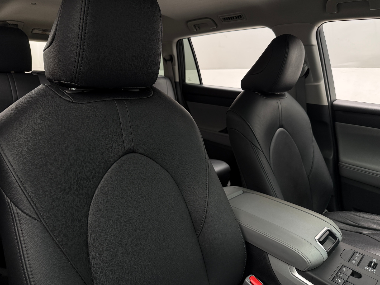 Thumbnail: 2023 Toyota Highlander - 2