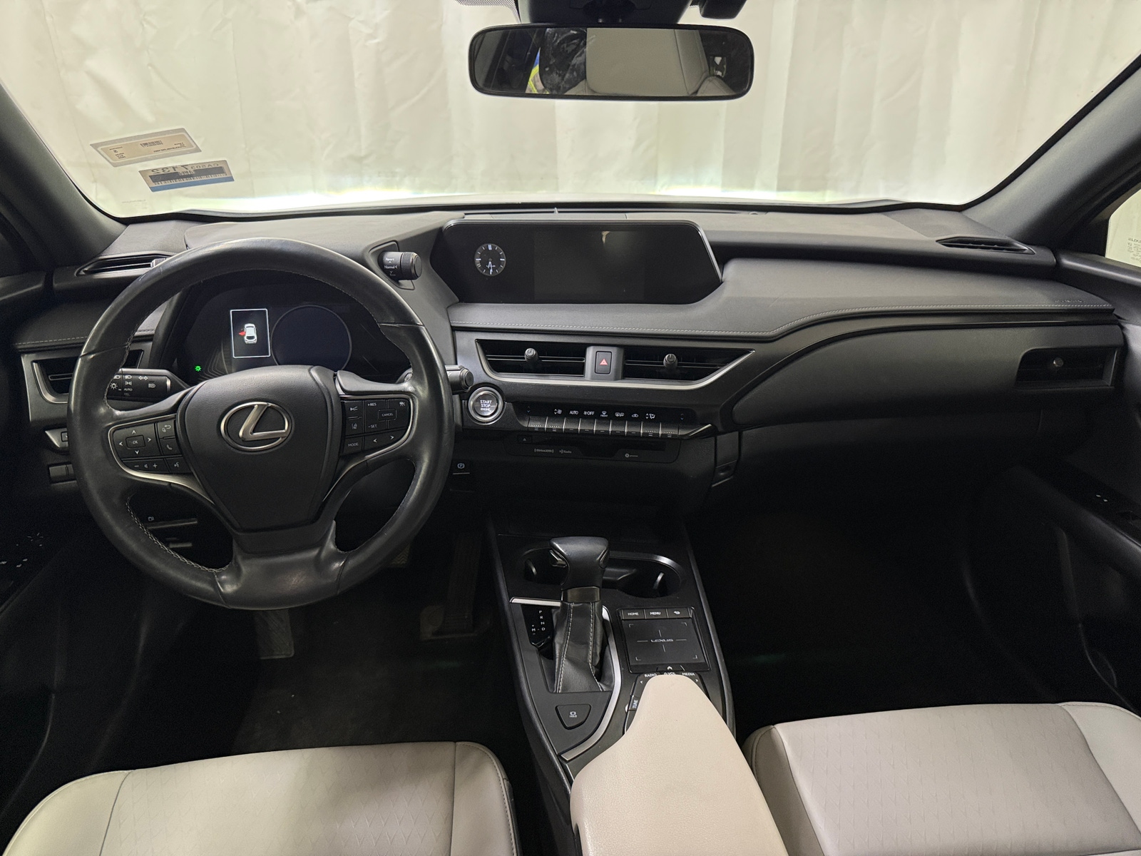 Thumbnail: 2020 Lexus UX - 2