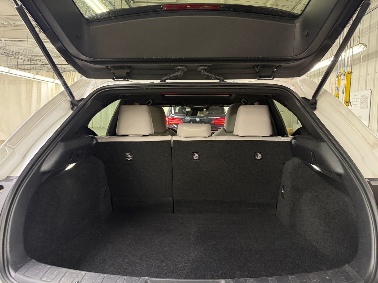 Thumbnail: 2020 Lexus UX - 6