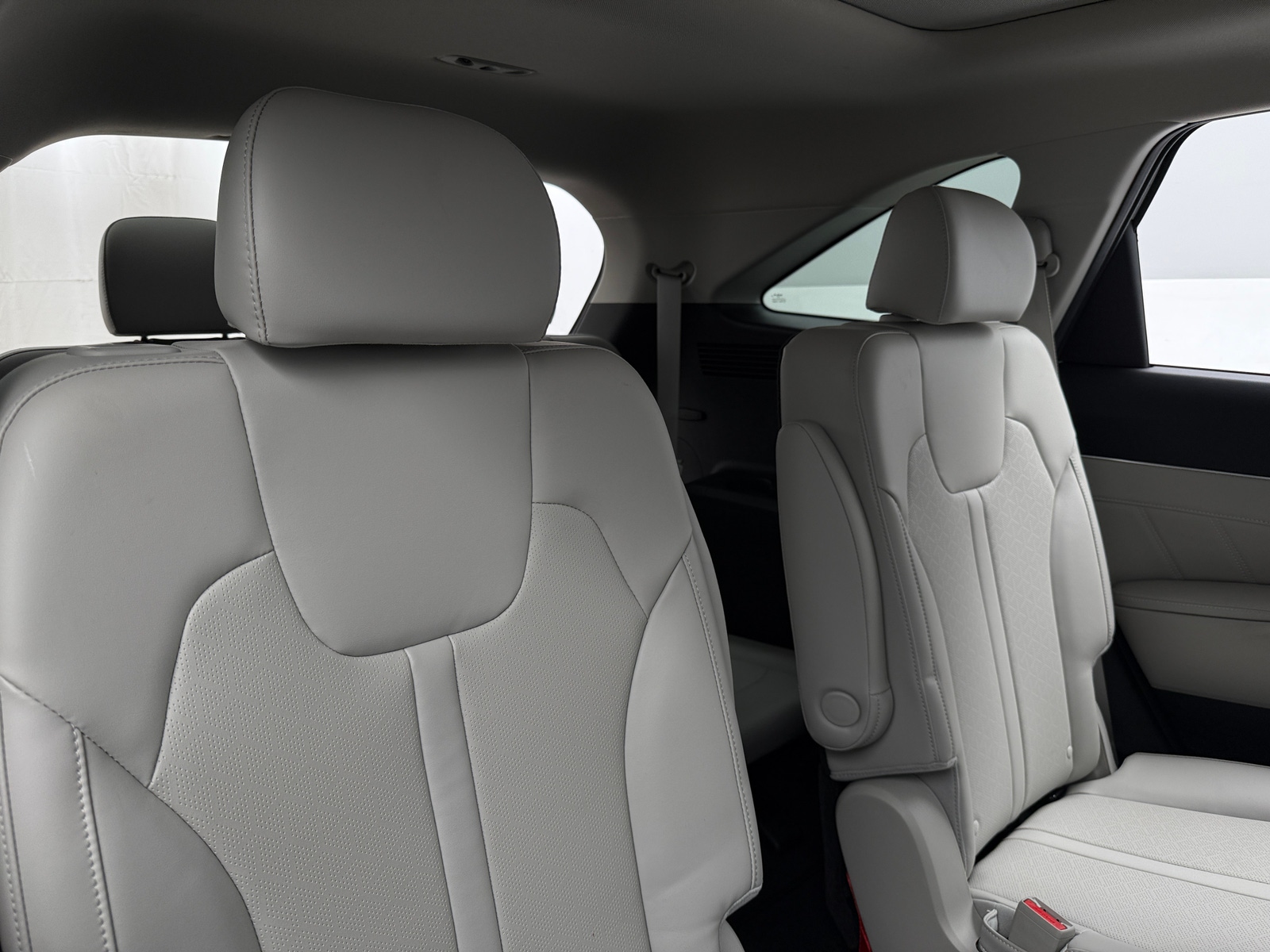 Thumbnail: 2023 Kia Sorento - 5