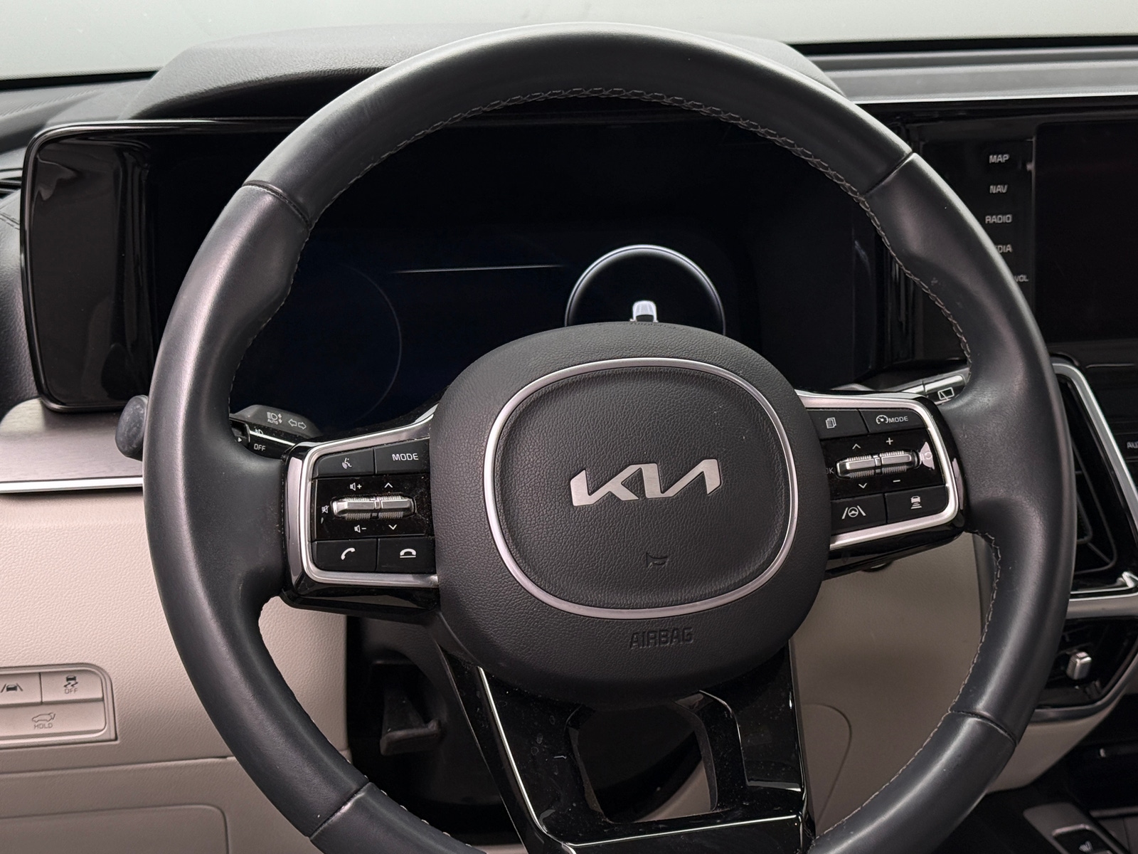 Thumbnail: 2023 Kia Sorento - 4