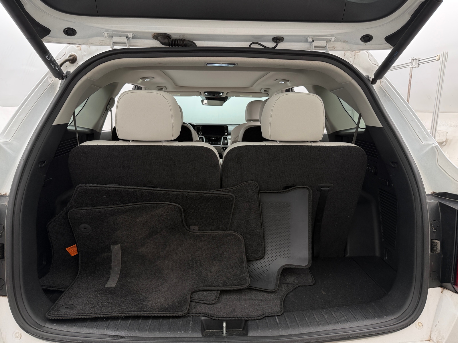 Thumbnail: 2023 Kia Sorento - 6