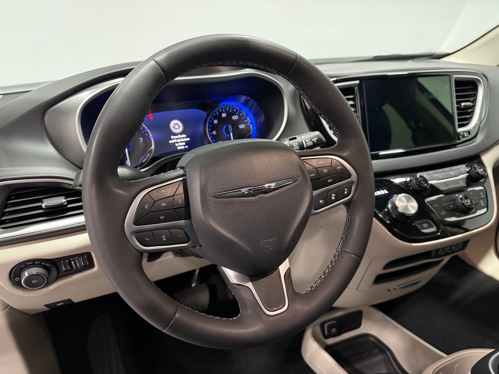 Thumbnail: 2024 Chrysler Pacifica - 4