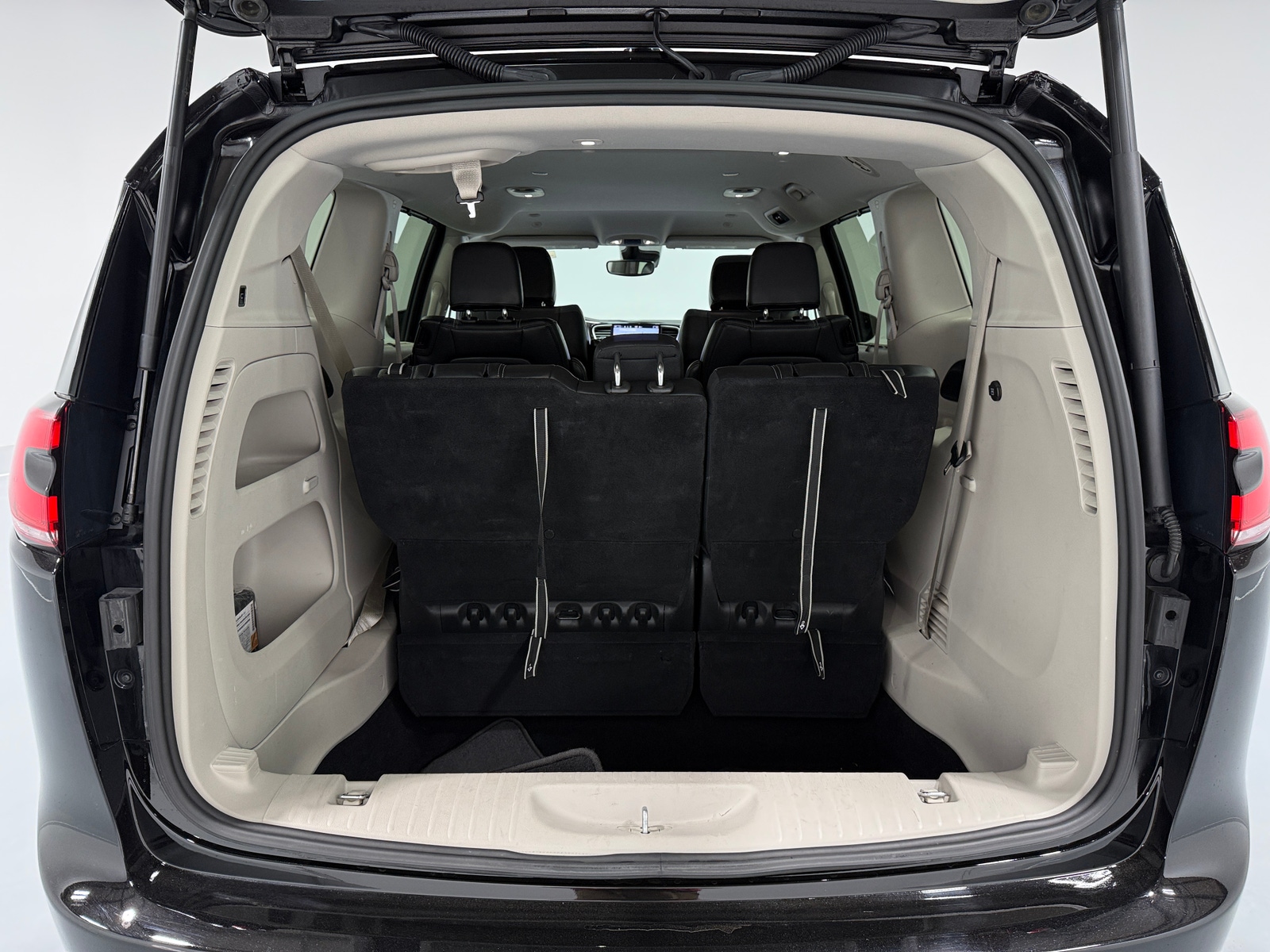 Thumbnail: 2024 Chrysler Pacifica - 6