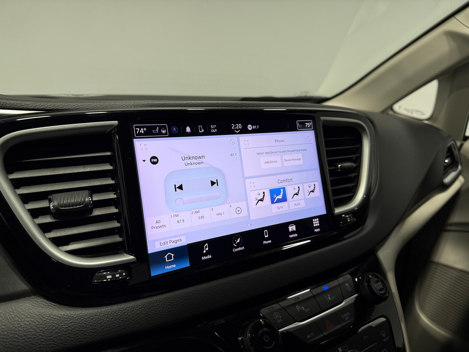 Thumbnail: 2024 Chrysler Pacifica - 3